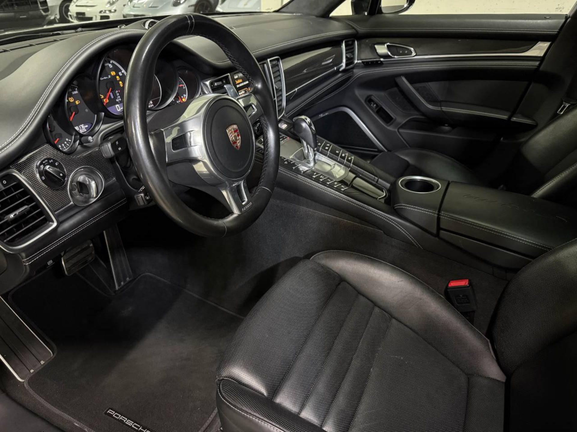 PORSCHE Panamera Turbo S-image-3