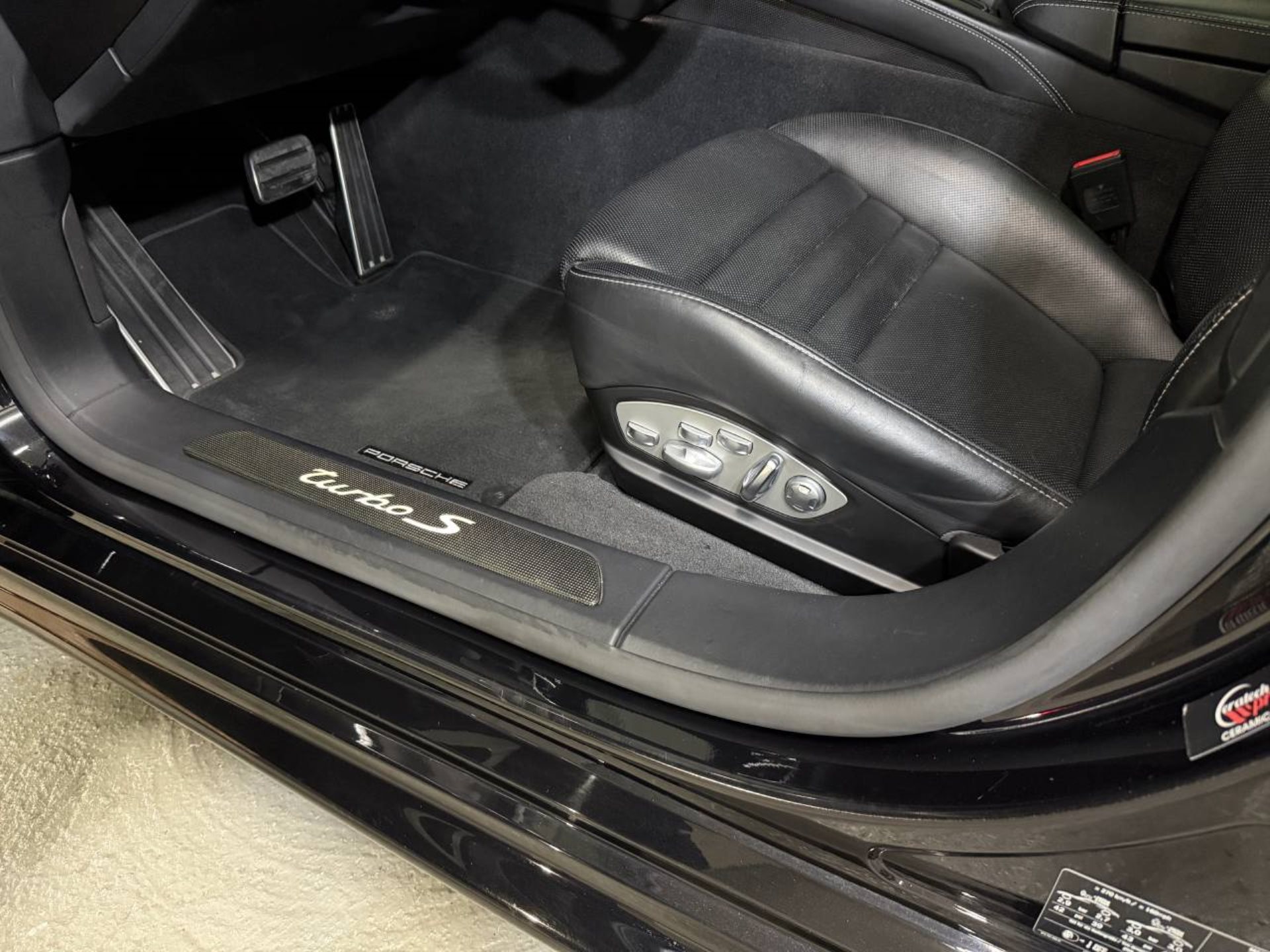 PORSCHE Panamera Turbo S-image-25