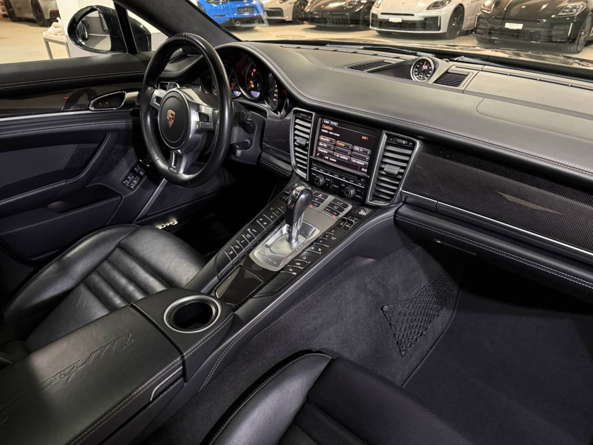 PORSCHE Panamera Turbo S-image-15