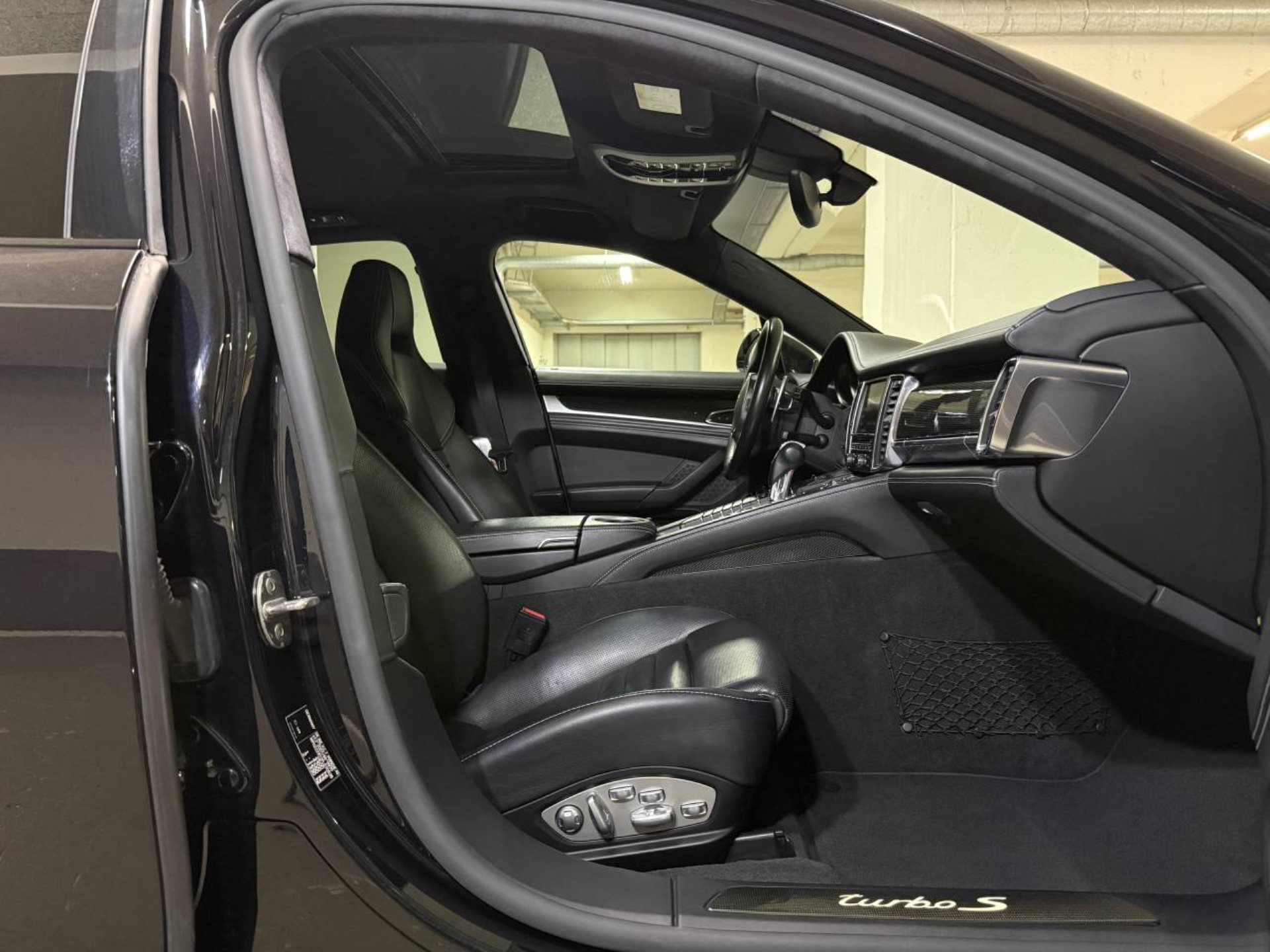 PORSCHE Panamera Turbo S-image-17