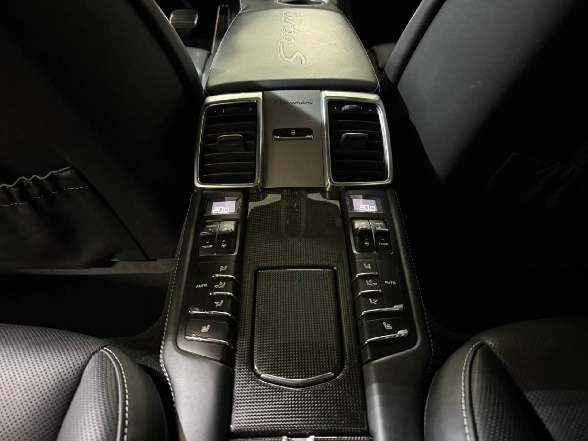 PORSCHE Panamera Turbo S-image-19
