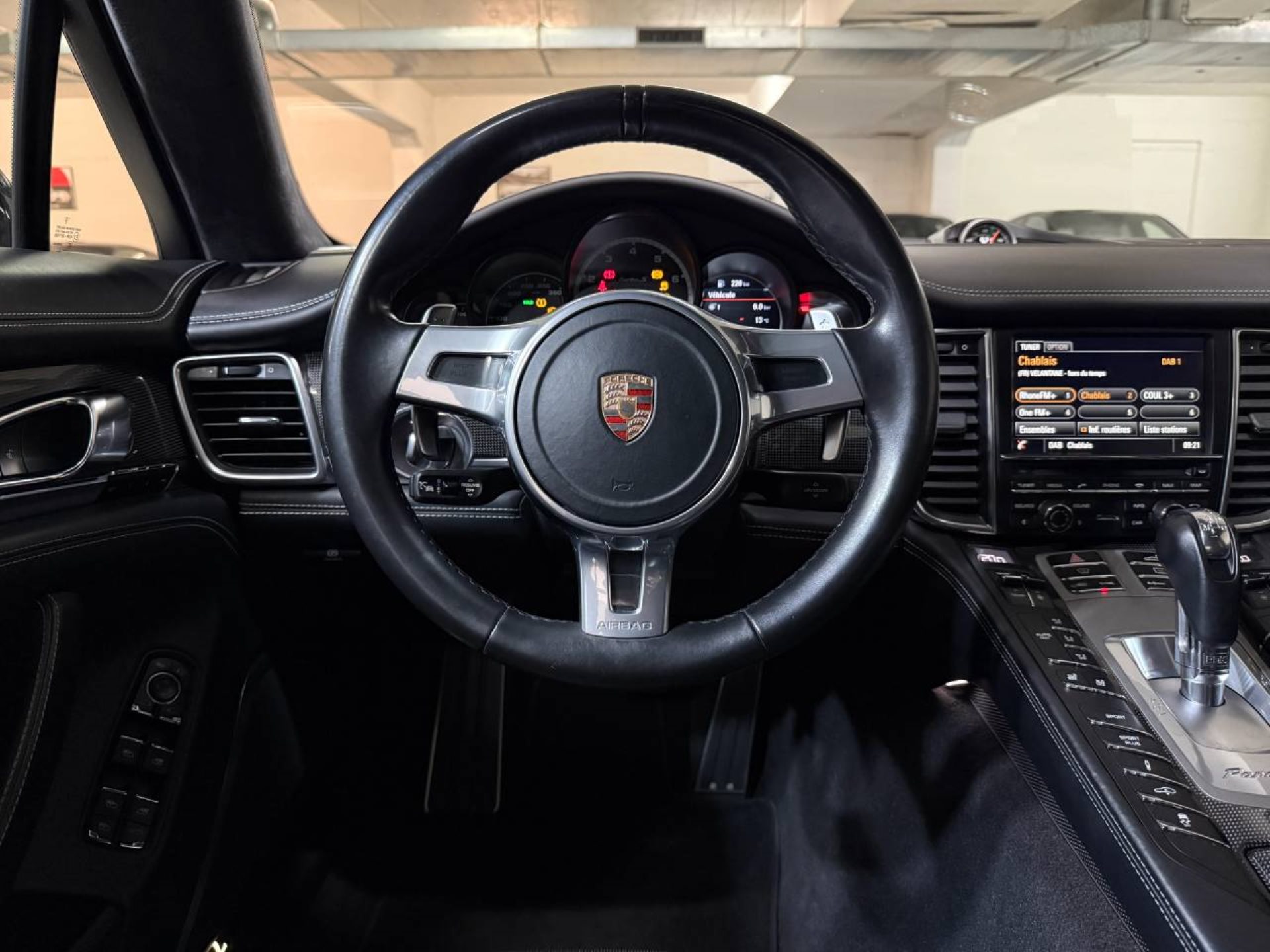 PORSCHE Panamera Turbo S-image-10