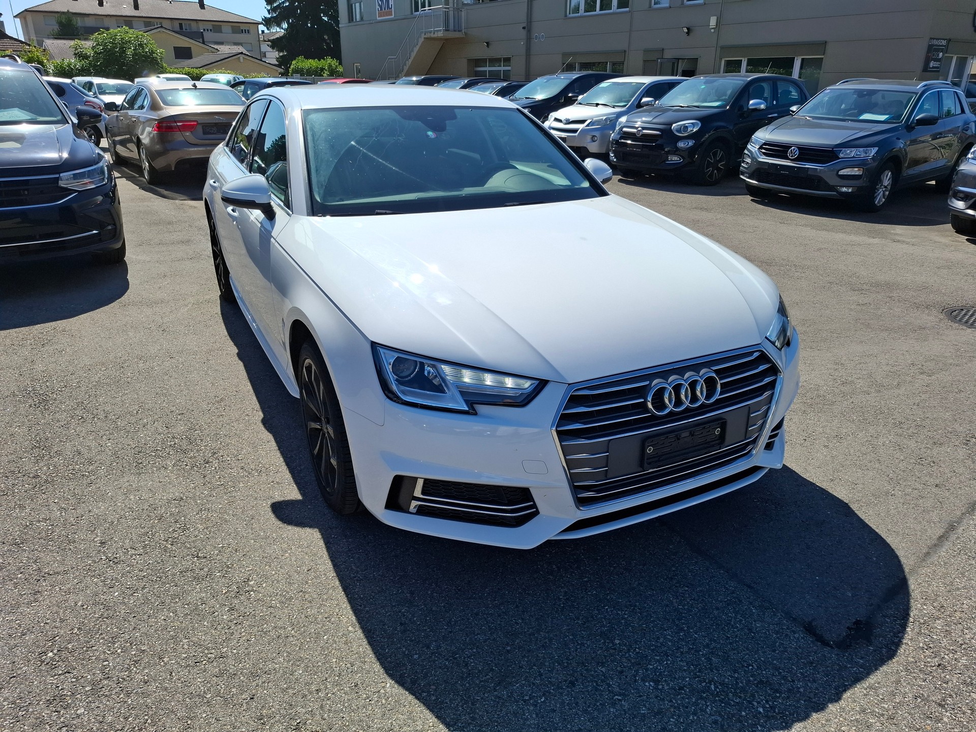 AUDI A4 2.0 TDI Design-image-2