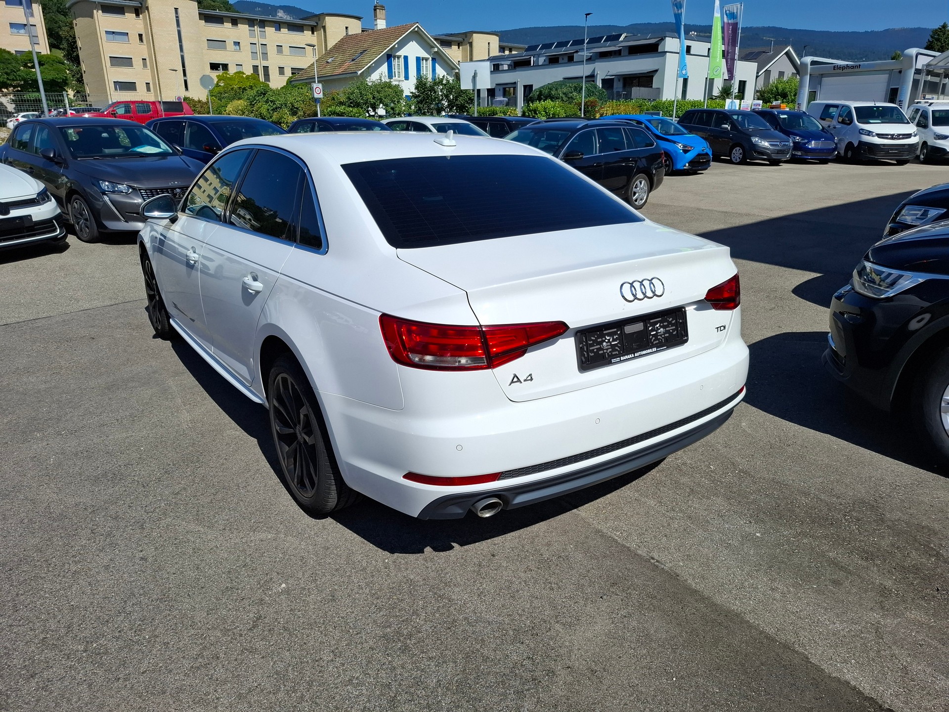 AUDI A4 2.0 TDI Design-image-3