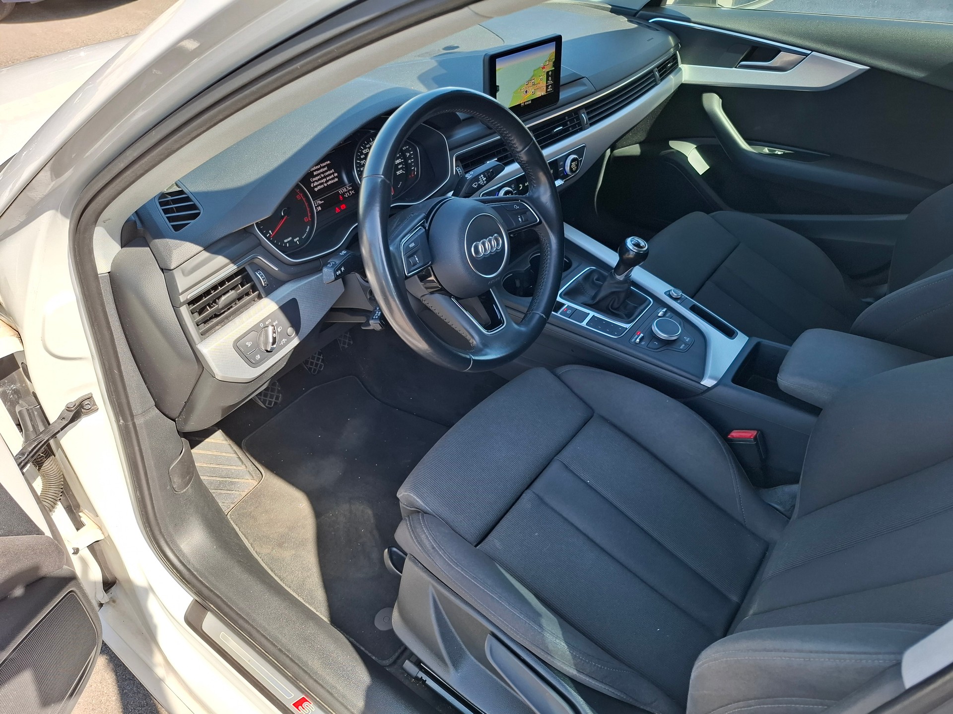 AUDI A4 2.0 TDI Design-image-7
