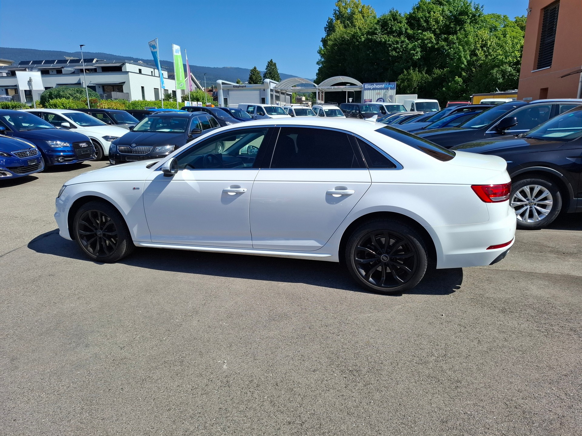AUDI A4 2.0 TDI Design-image-4