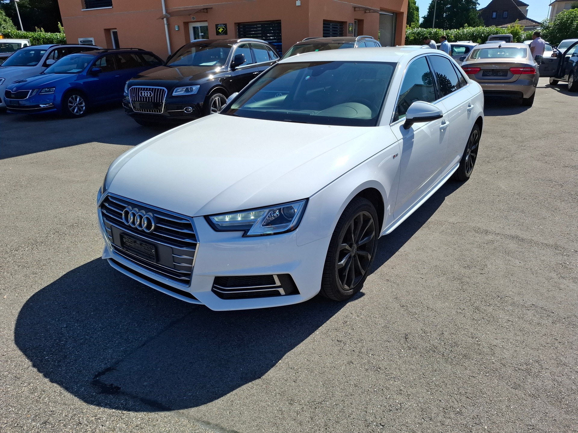 AUDI A4 2.0 TDI Design-image-0
