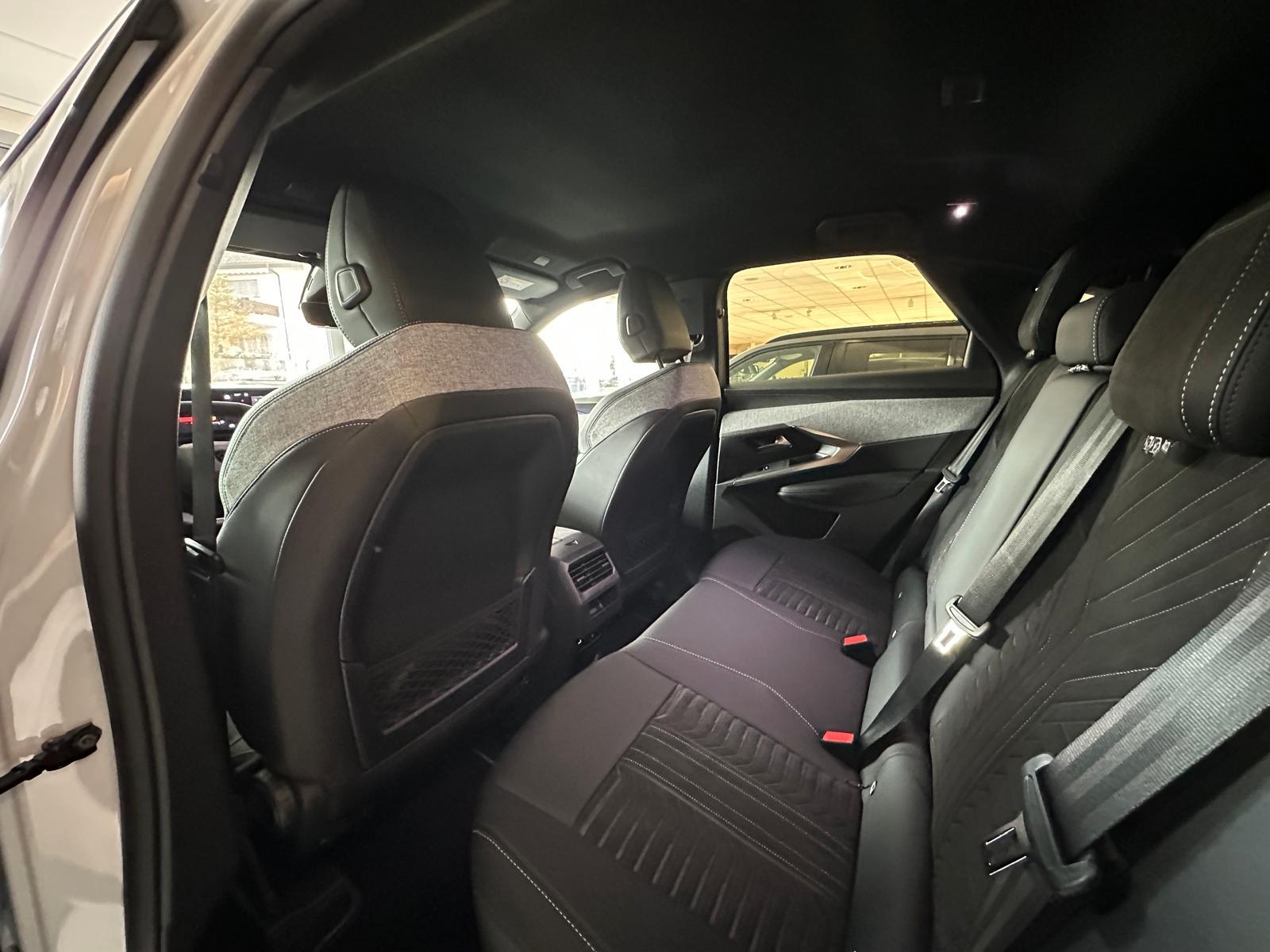 PEUGEOT 3008 1.2 Hybrid GT-image-10