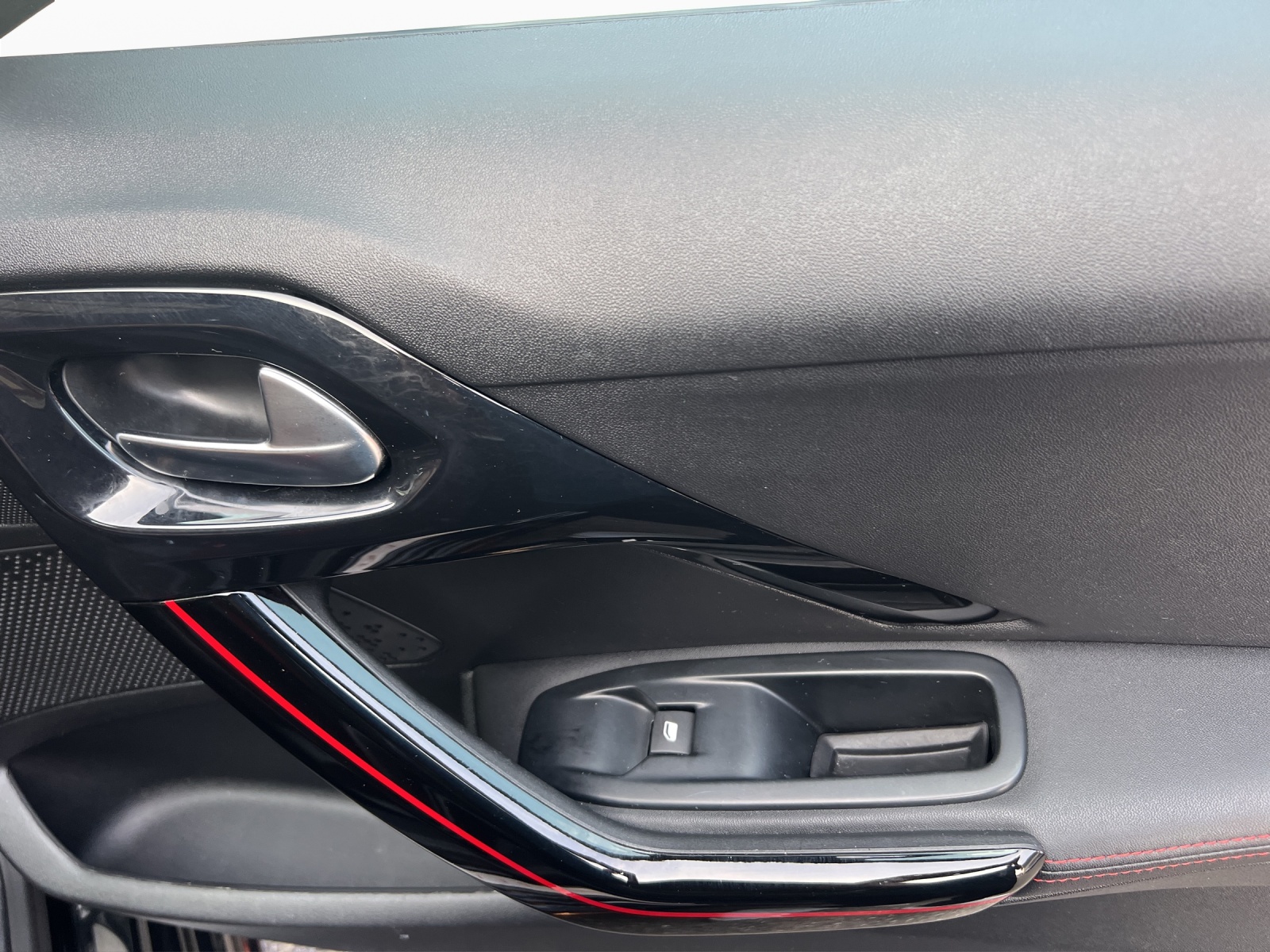 PEUGEOT 208 1.6 Turbo GTi-image-16