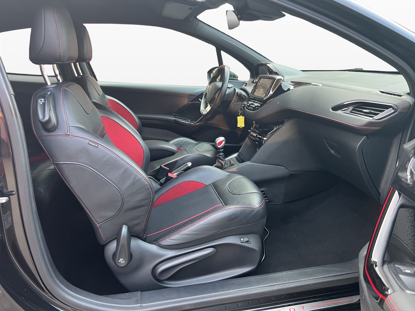 PEUGEOT 208 1.6 Turbo GTi-image-14