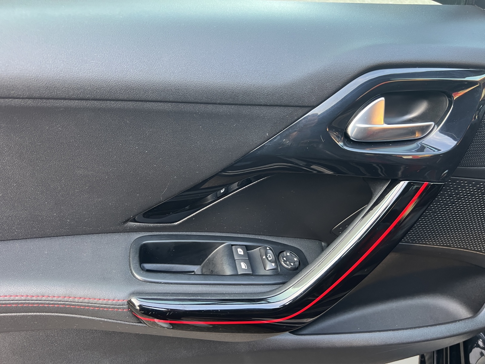 PEUGEOT 208 1.6 Turbo GTi-image-9