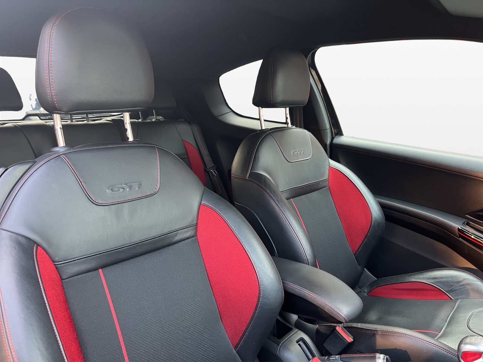 PEUGEOT 208 1.6 Turbo GTi-image-15