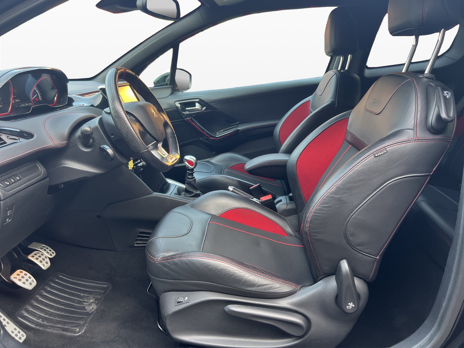 PEUGEOT 208 1.6 Turbo GTi-image-8