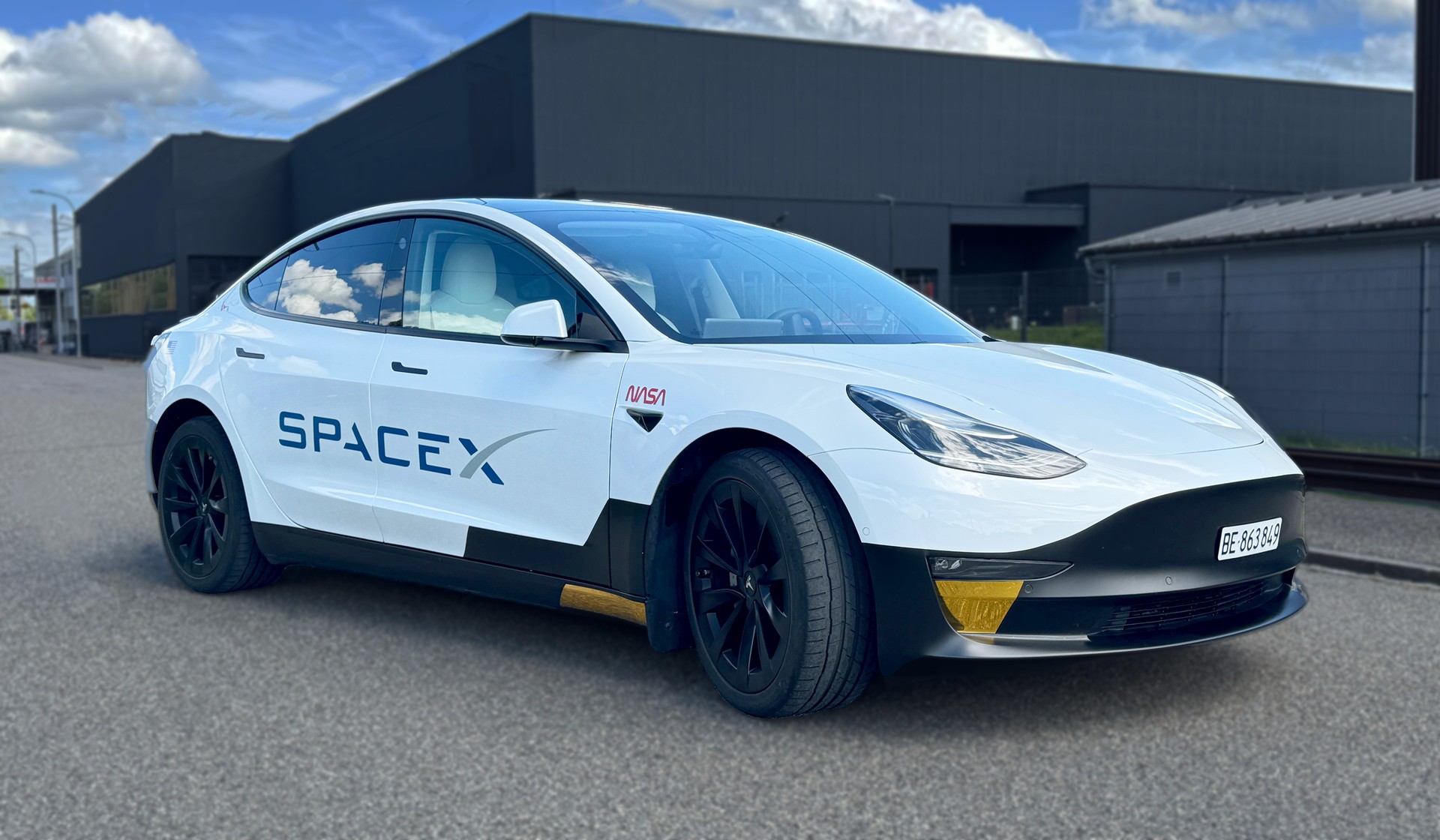 TESLA 2021-image-0