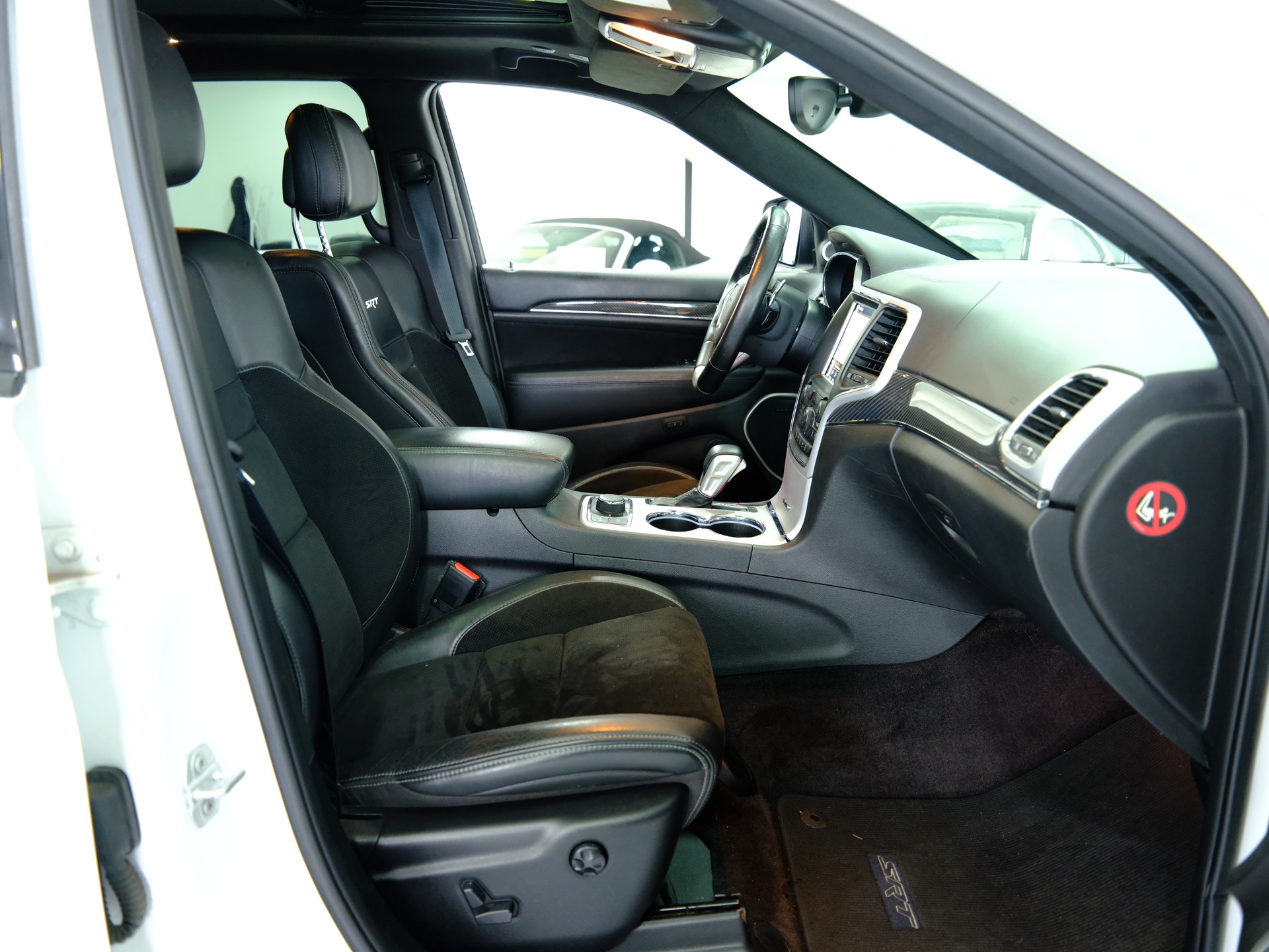 JEEP Grand Cherokee 6.4 V8 HEMI SRT8 Automatic-image-11