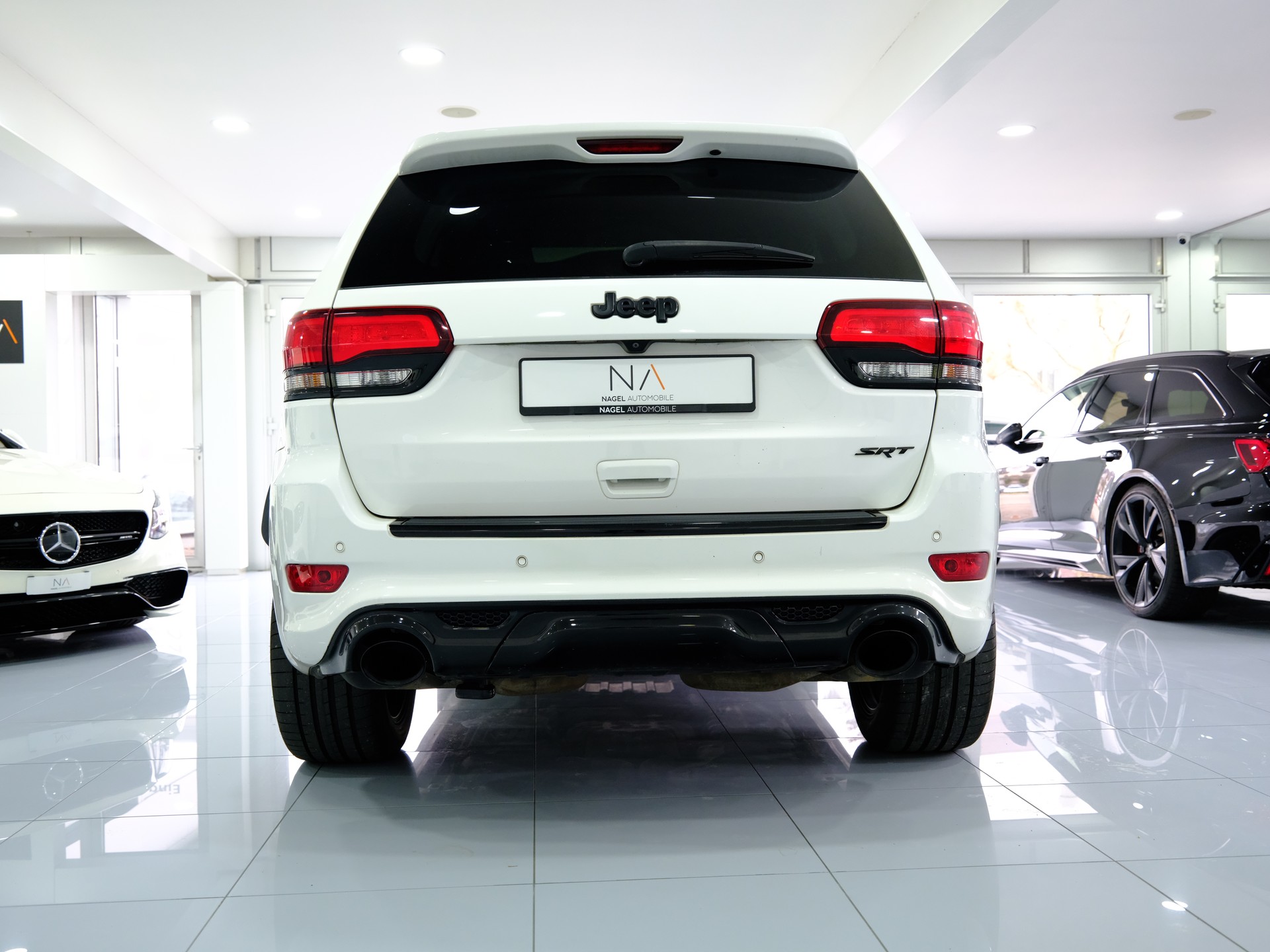 JEEP Grand Cherokee 6.4 V8 HEMI SRT8 Automatic-image-3