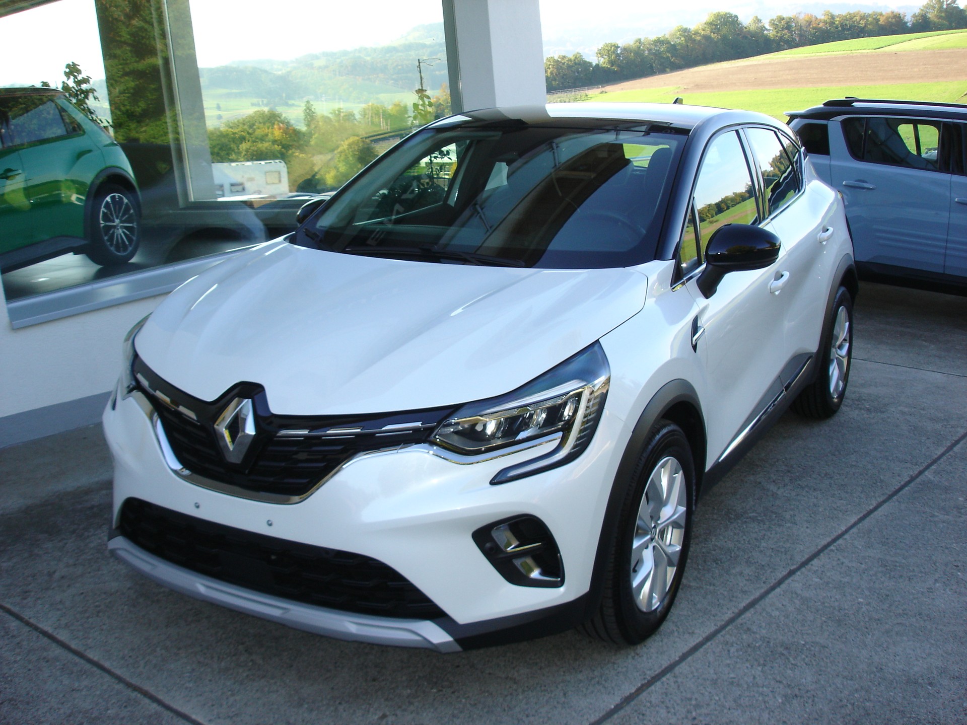 RENAULT Captur 1.3 TCe EDC Intens EDC-showroom-element-1