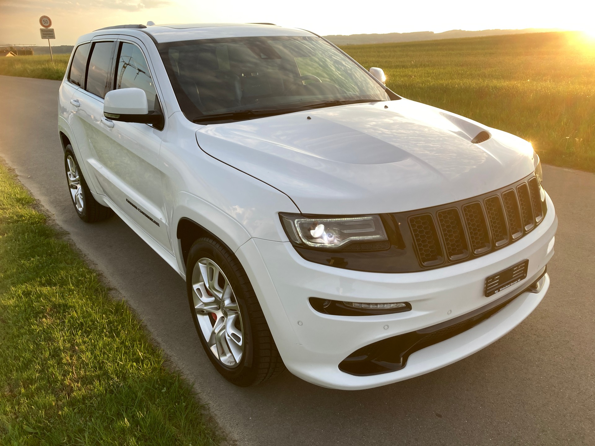 JEEP Grand Cherokee 6.4 V8 HEMI SRT8 Automatic-image-1