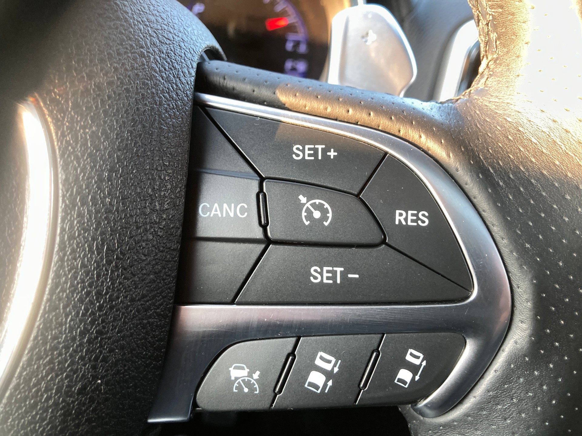 JEEP Grand Cherokee 6.4 V8 HEMI SRT8 Automatic-image-19