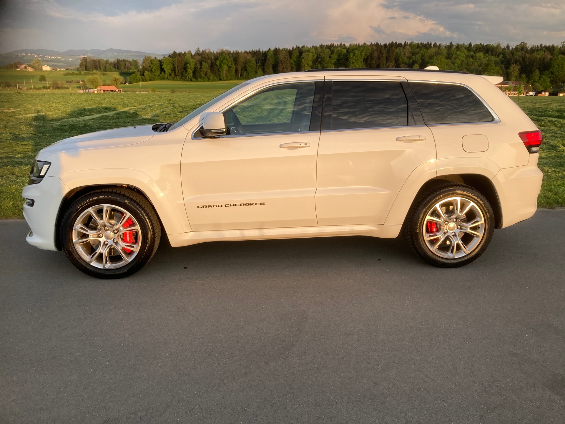 JEEP Grand Cherokee 6.4 V8 HEMI SRT8 Automatic-image-4
