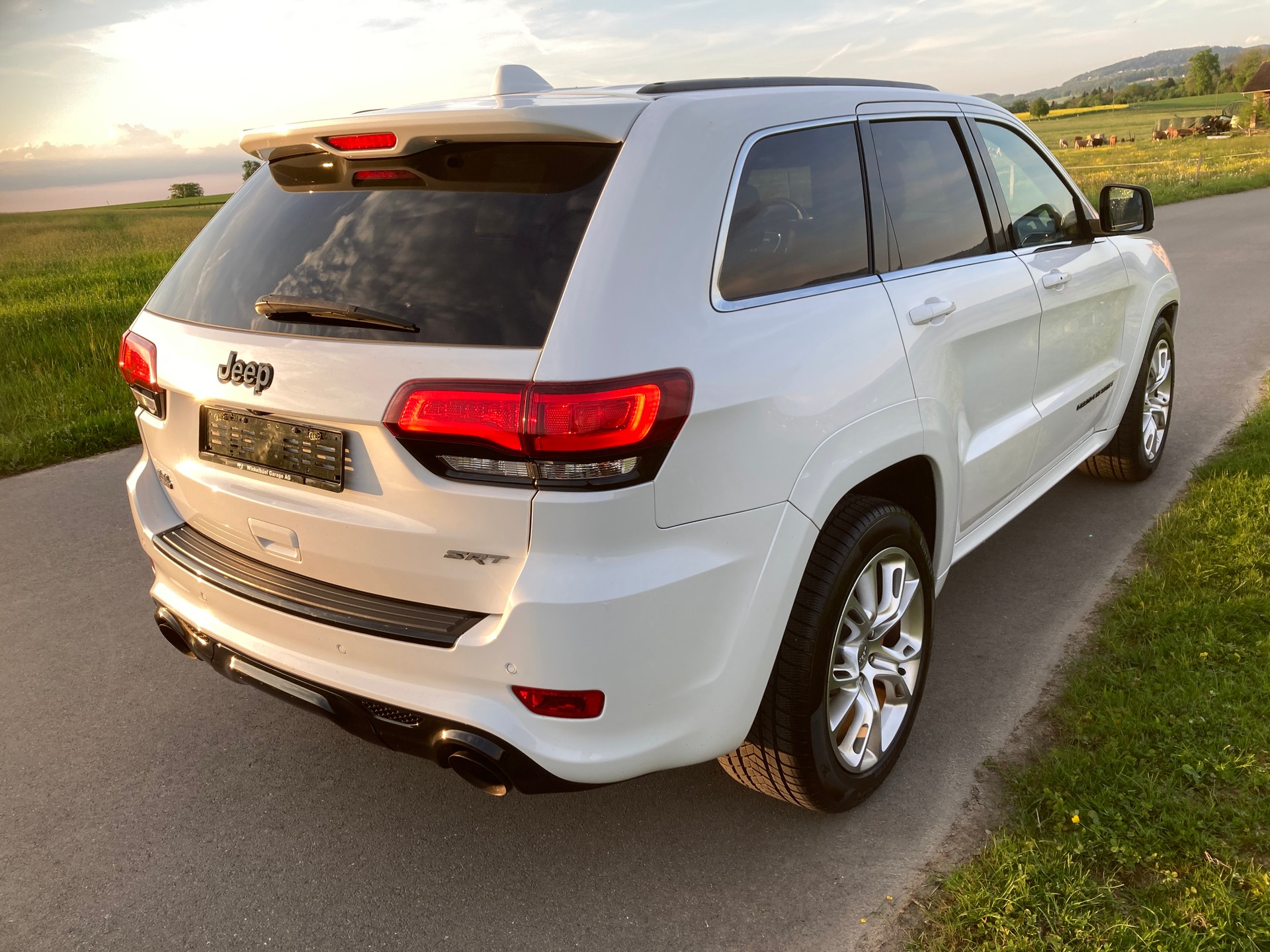 JEEP Grand Cherokee 6.4 V8 HEMI SRT8 Automatic-image-2