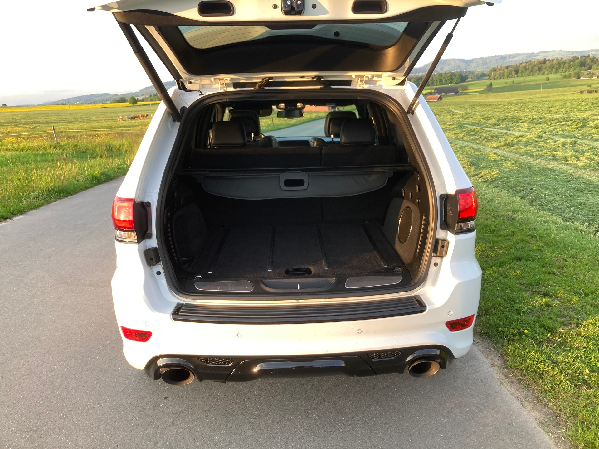 JEEP Grand Cherokee 6.4 V8 HEMI SRT8 Automatic-image-5