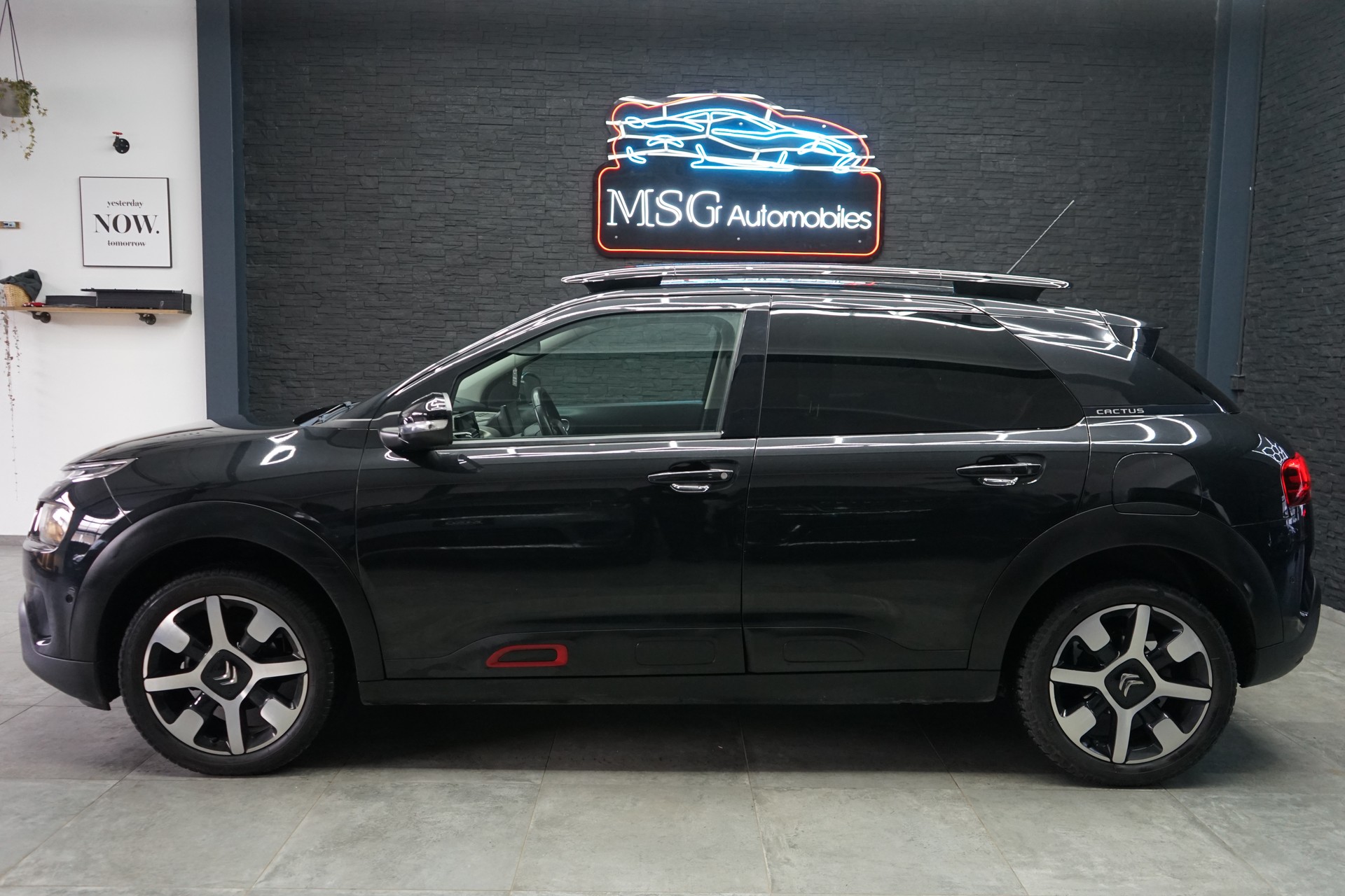 CITROEN C4 Cactus 1.2 Pure Tech Shine EAT6-image-1