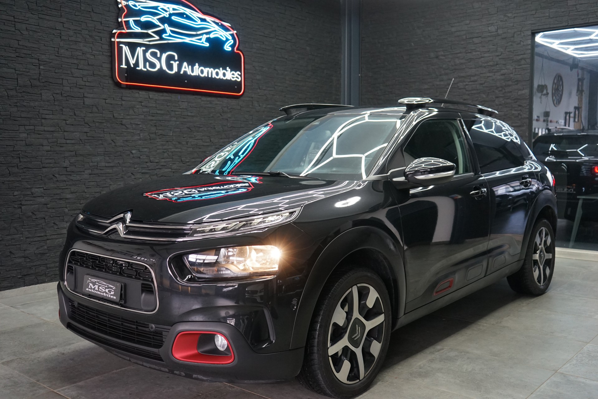CITROEN C4 Cactus 1.2 Pure Tech Shine EAT6-image-0
