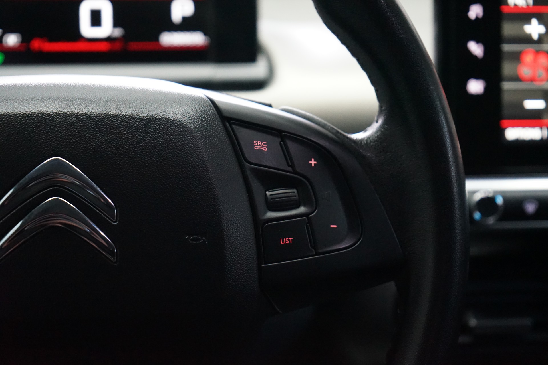 CITROEN C4 Cactus 1.2 Pure Tech Shine EAT6-image-10