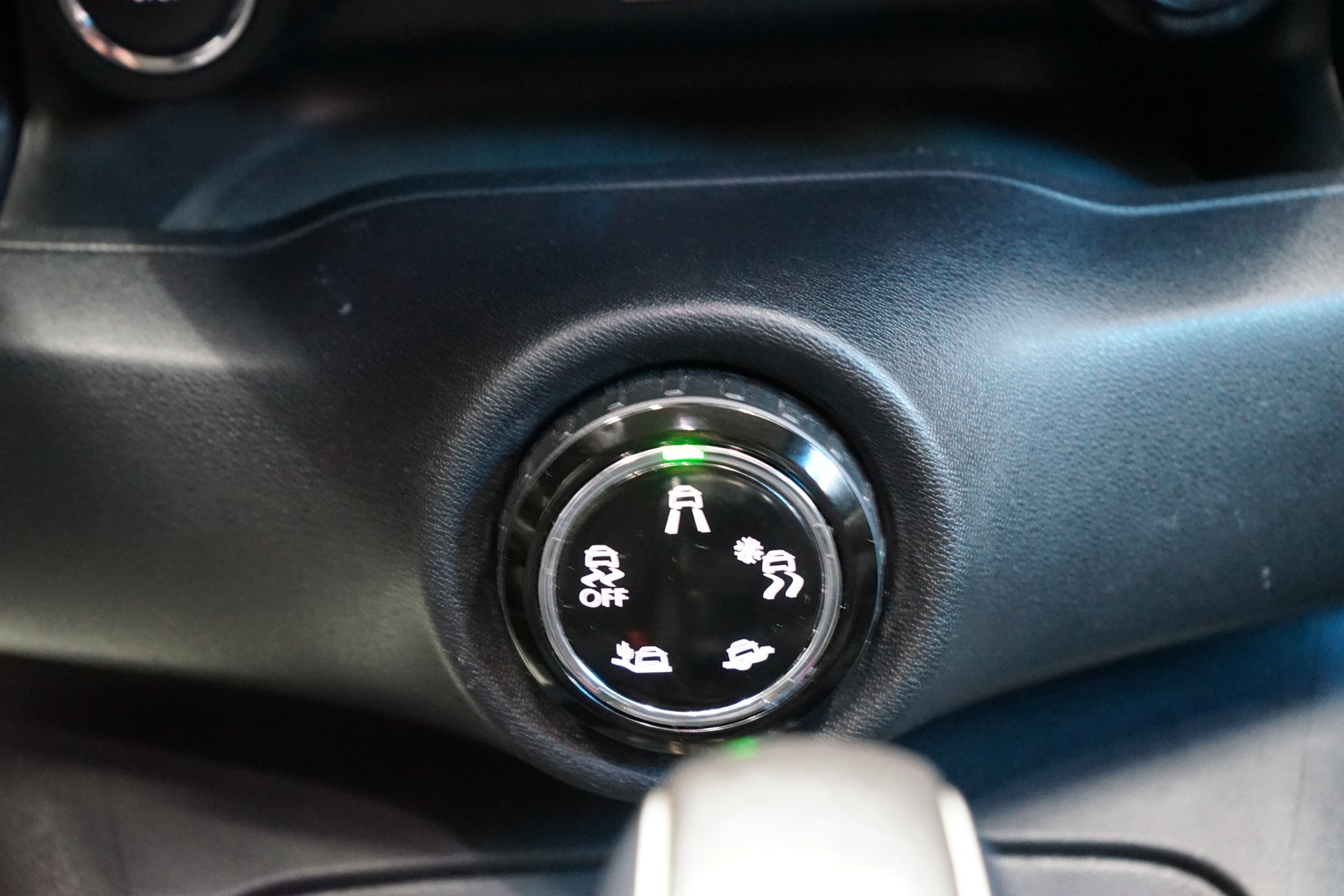 CITROEN C4 Cactus 1.2 Pure Tech Shine EAT6-image-20