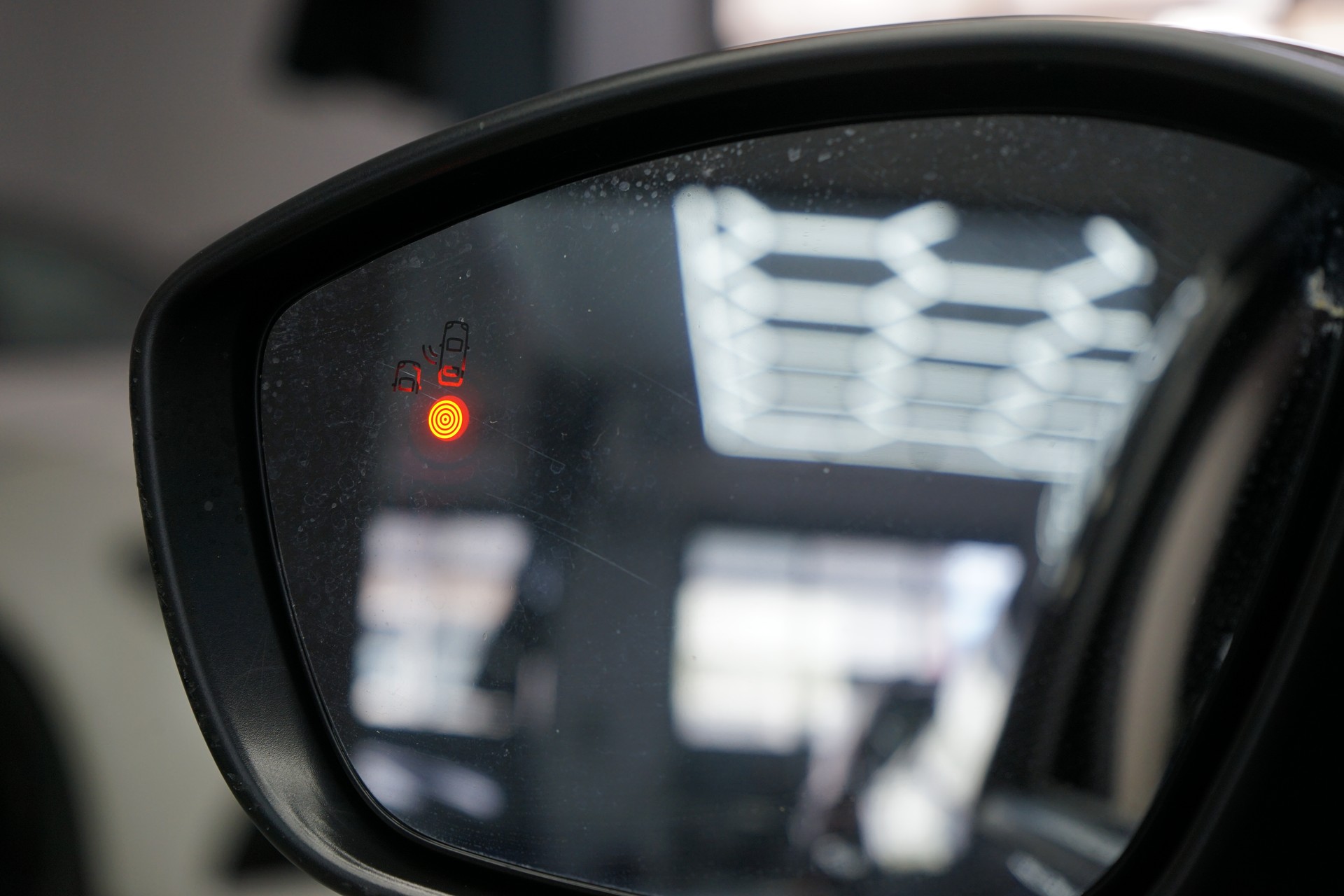 CITROEN C4 Cactus 1.2 Pure Tech Shine EAT6-image-3