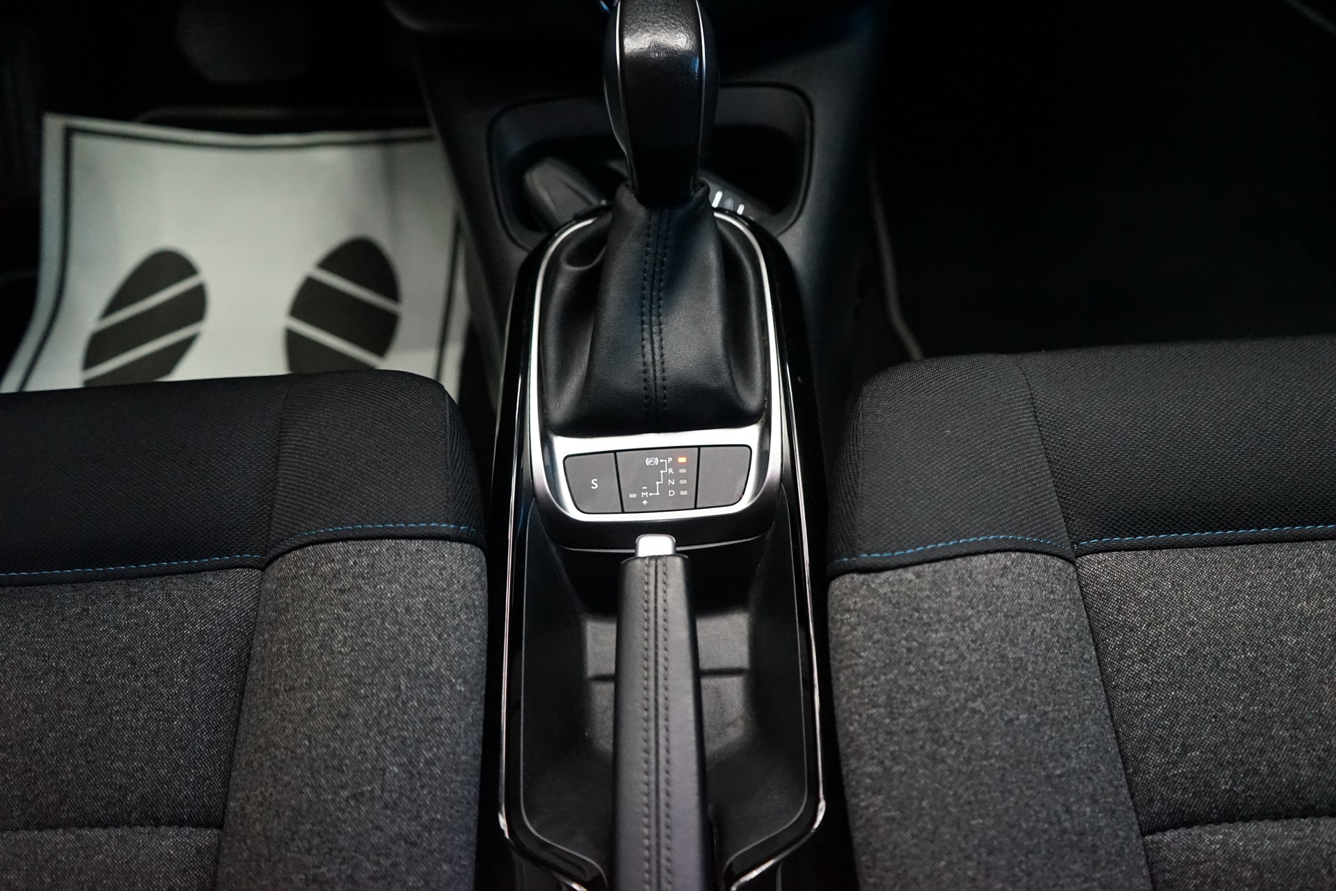 CITROEN C4 Cactus 1.2 Pure Tech Shine EAT6-image-19