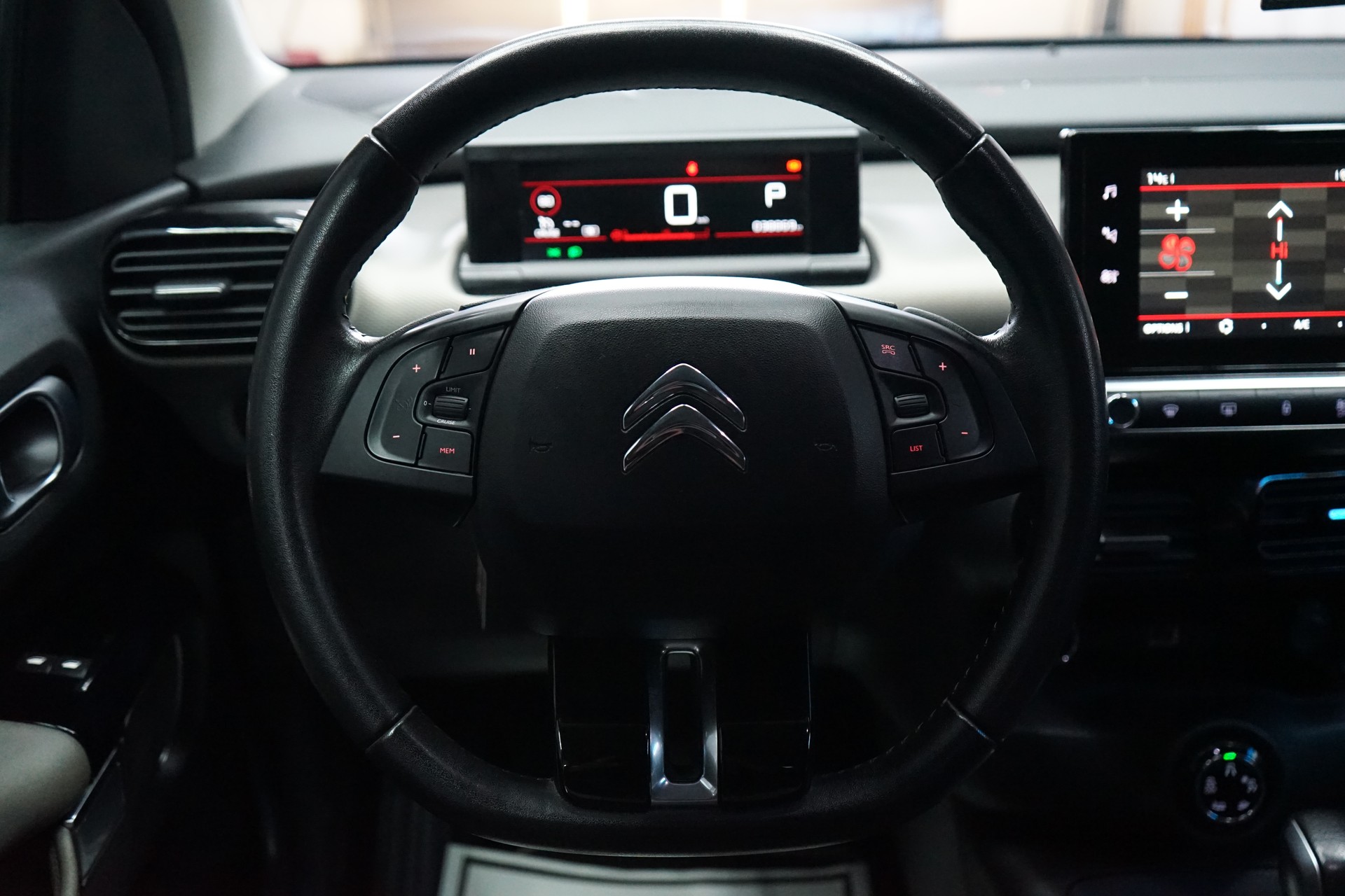 CITROEN C4 Cactus 1.2 Pure Tech Shine EAT6-image-8