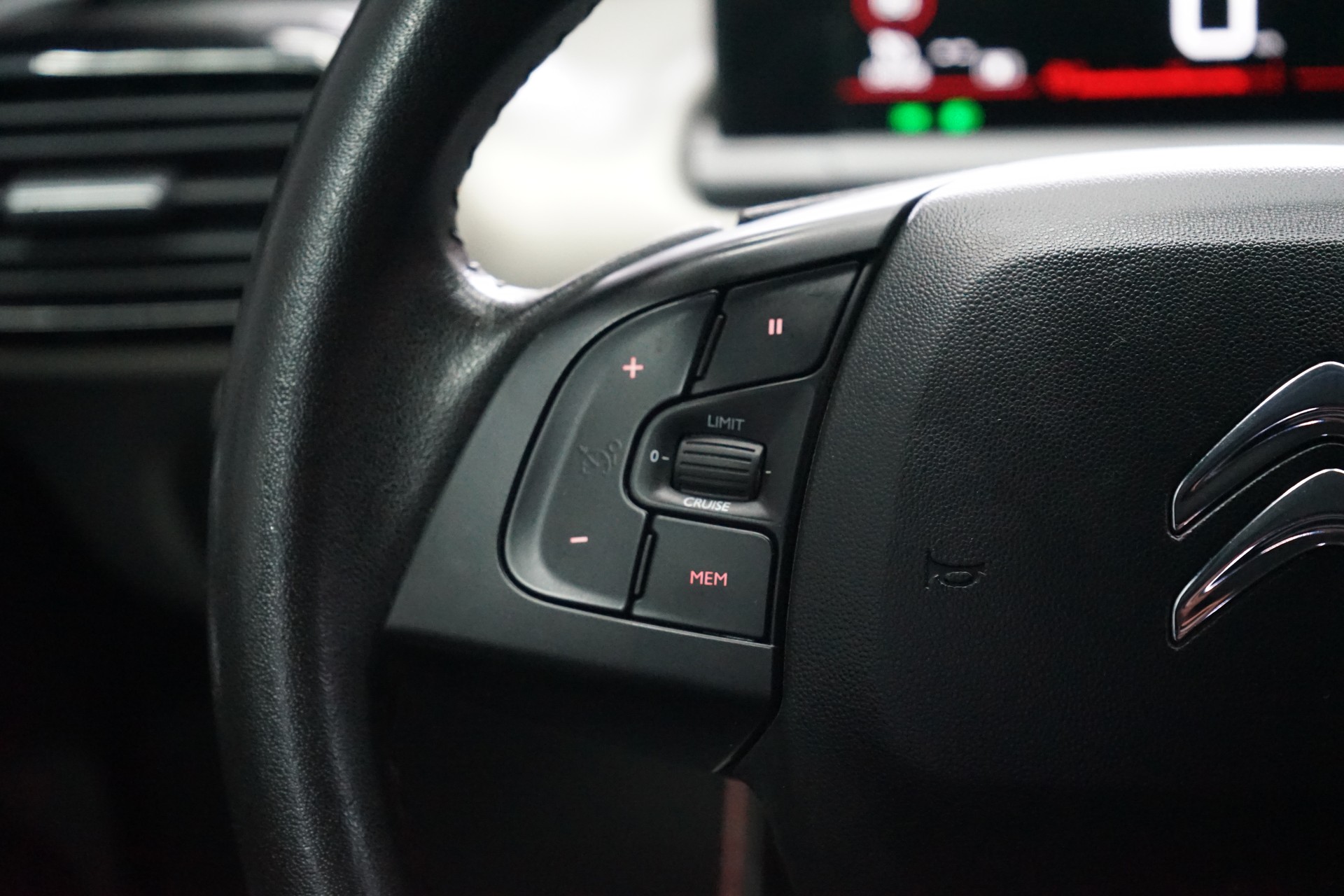 CITROEN C4 Cactus 1.2 Pure Tech Shine EAT6-image-9