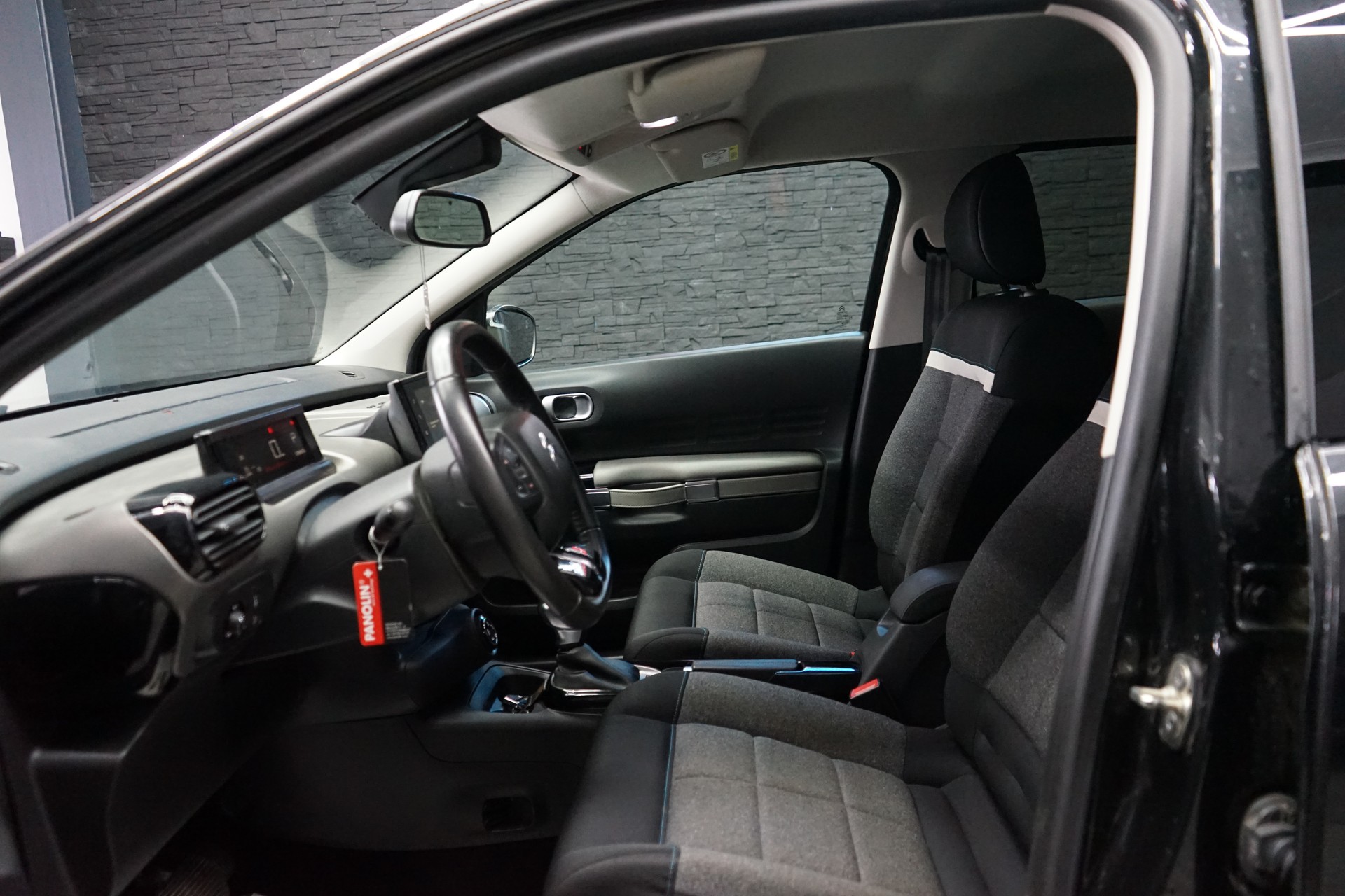 CITROEN C4 Cactus 1.2 Pure Tech Shine EAT6-image-5