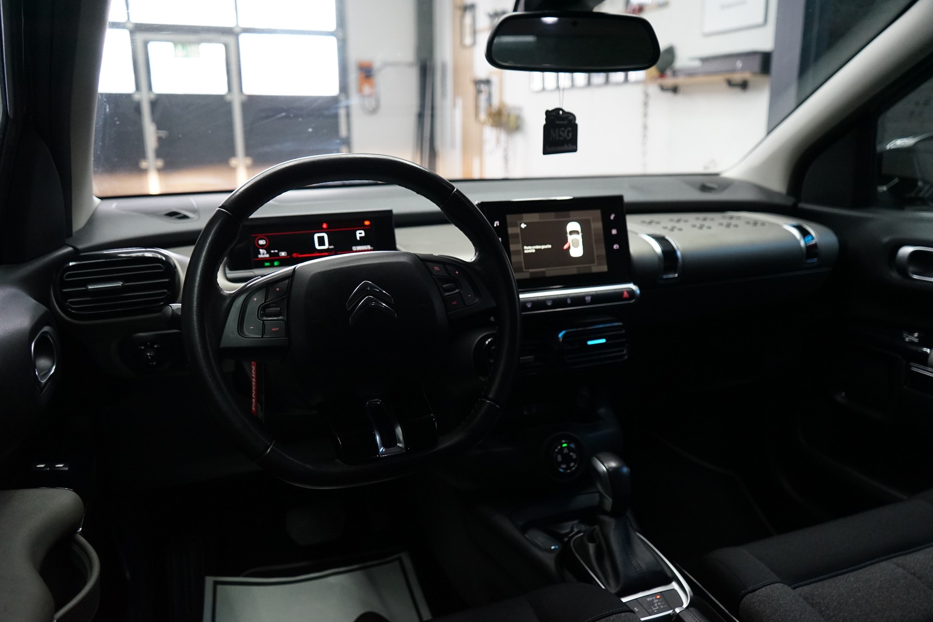 CITROEN C4 Cactus 1.2 Pure Tech Shine EAT6-image-6