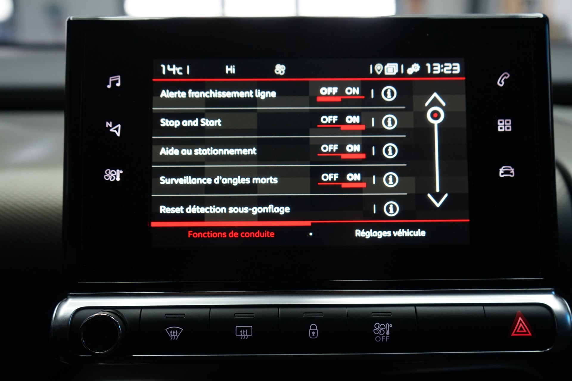 CITROEN C4 Cactus 1.2 Pure Tech Shine EAT6-image-13