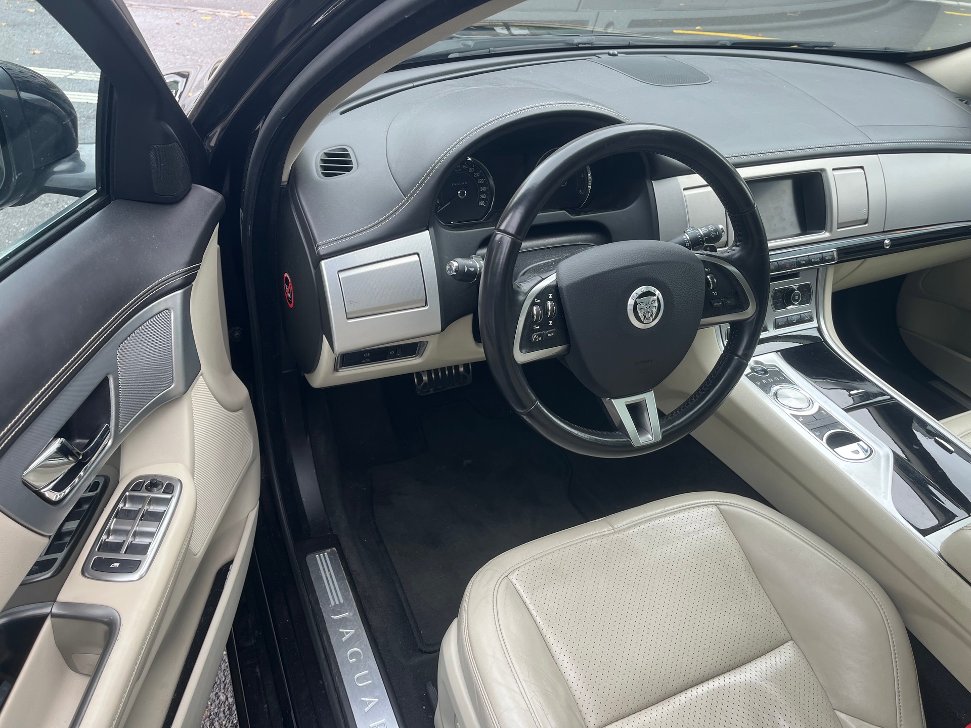 JAGUAR XF Sportbrake 3.0d S V6 Premium Luxury-image-10