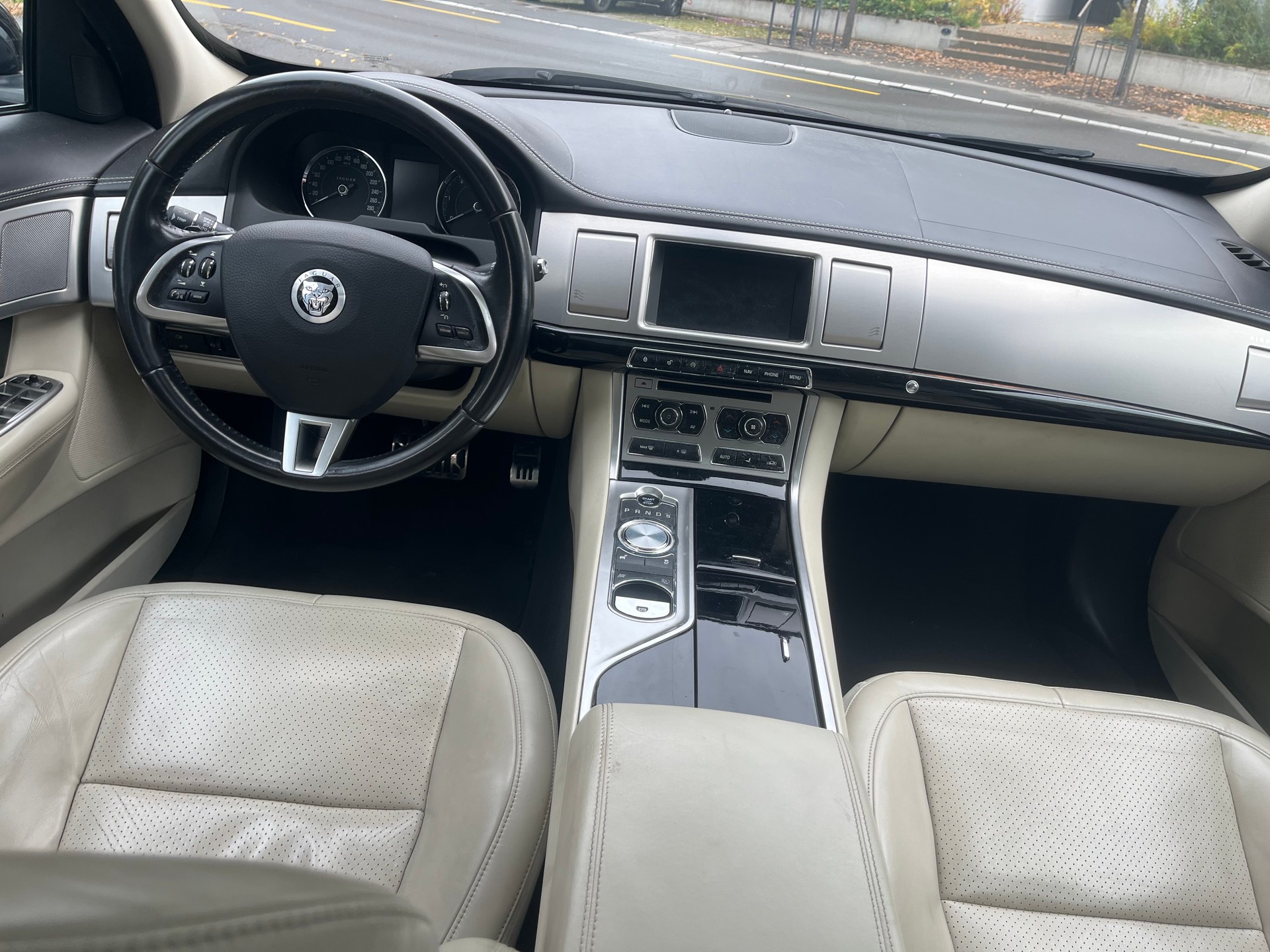 JAGUAR XF Sportbrake 3.0d S V6 Premium Luxury-image-9