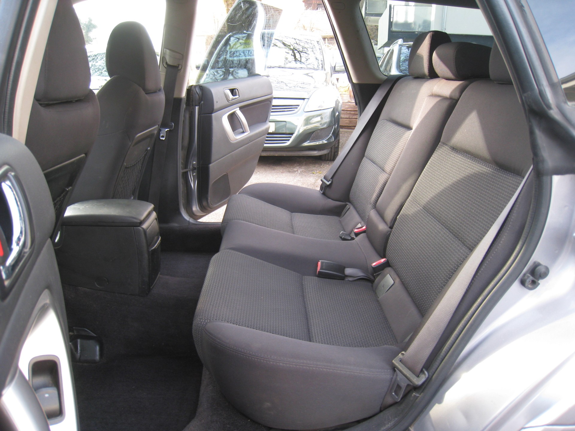 SUBARU Legacy 2.0R AWD Swiss-image-12