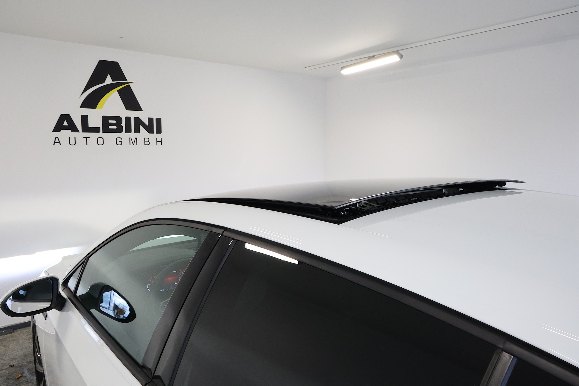 VW Golf 2.0 TDI R-Line DSG-image-4