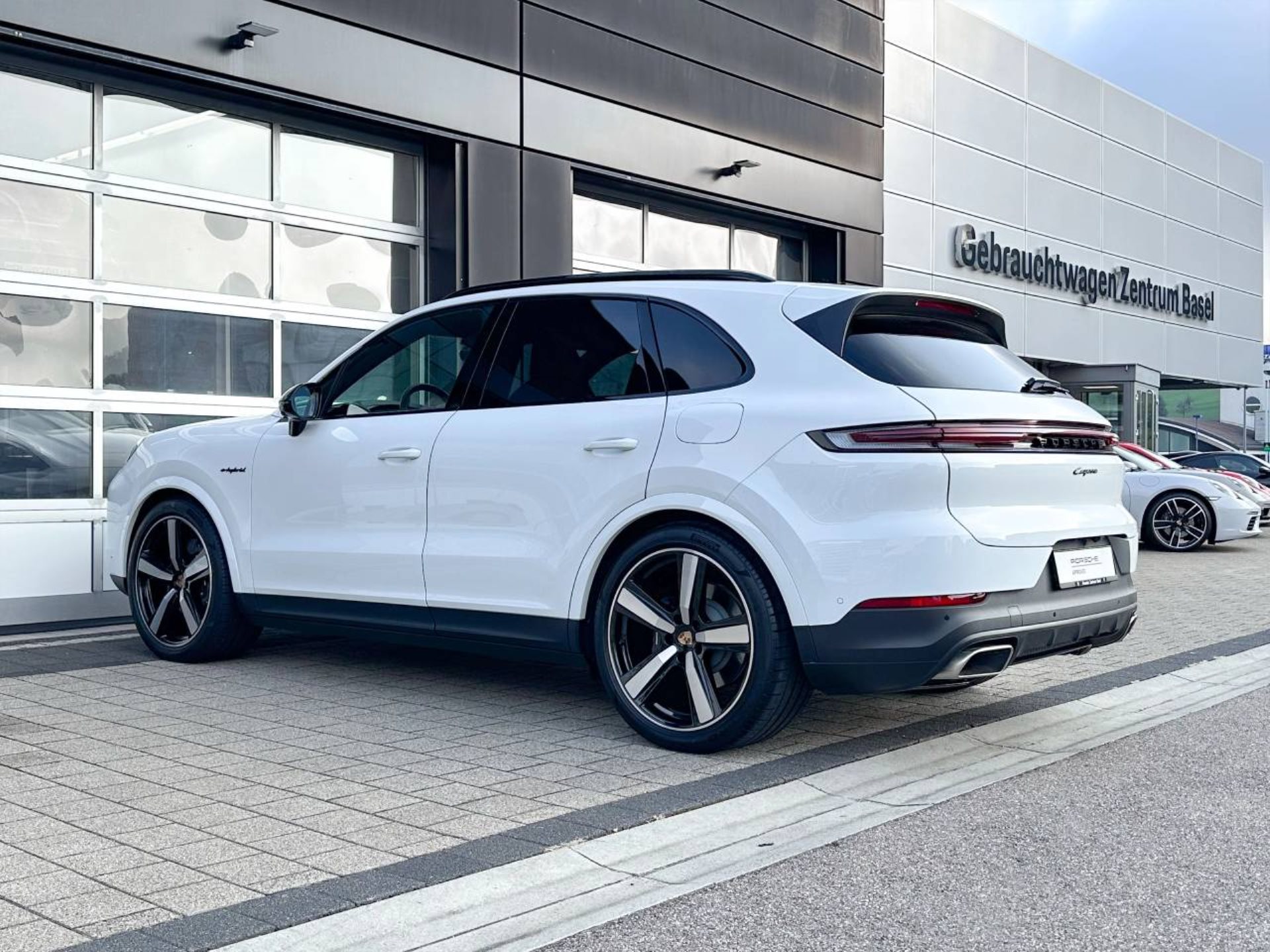 PORSCHE Cayenne E-Hybrid-image-11
