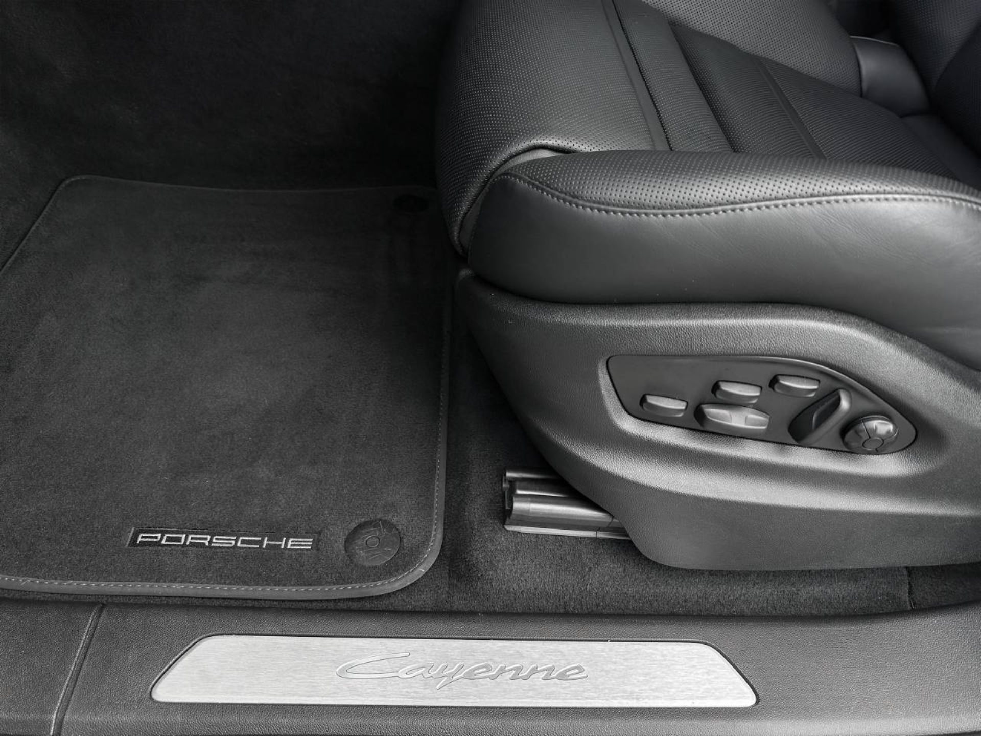 PORSCHE Cayenne E-Hybrid-image-26