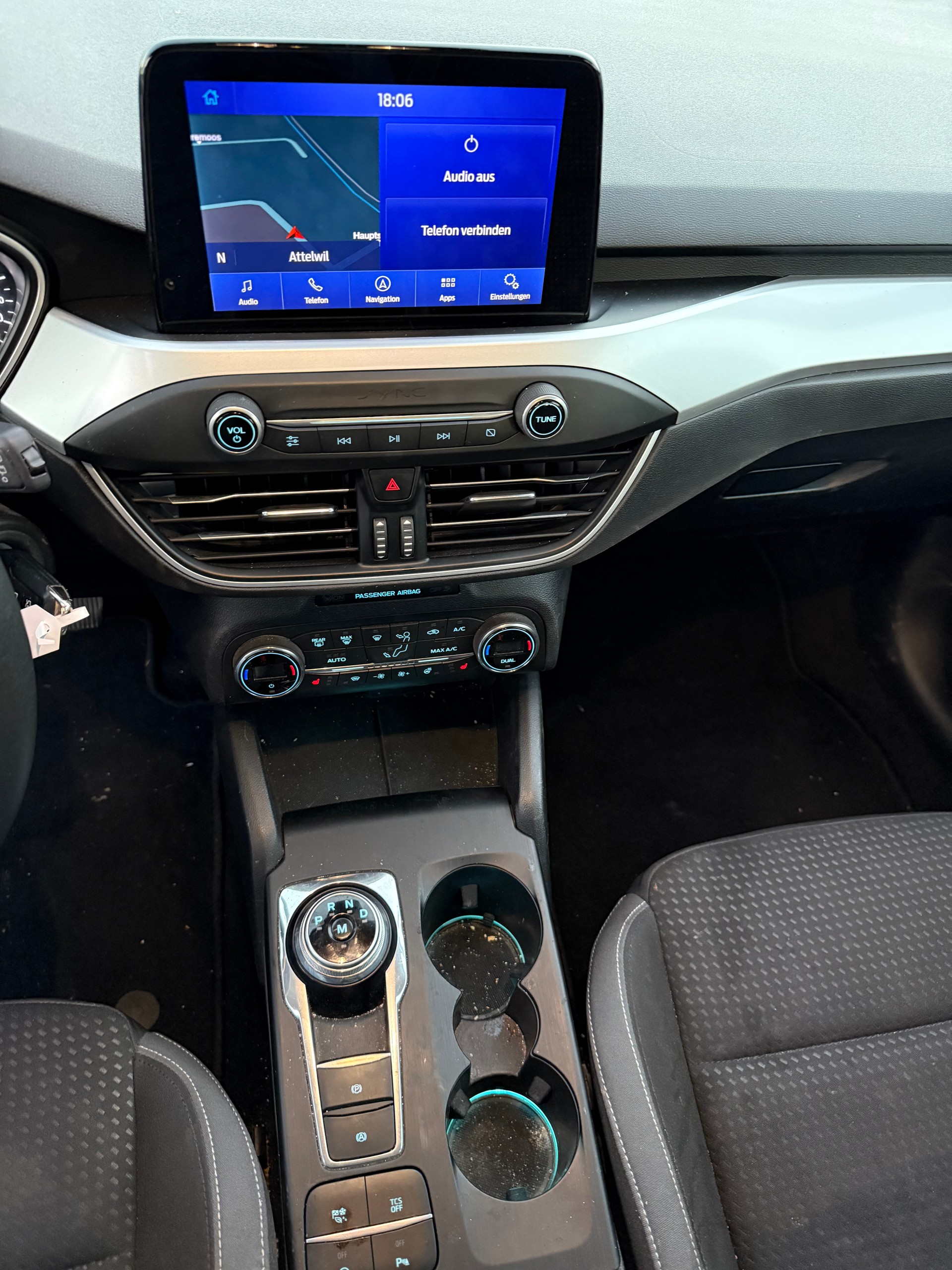 FORD Focus 1.0 SCTi Cool Connect Automatic-image-10