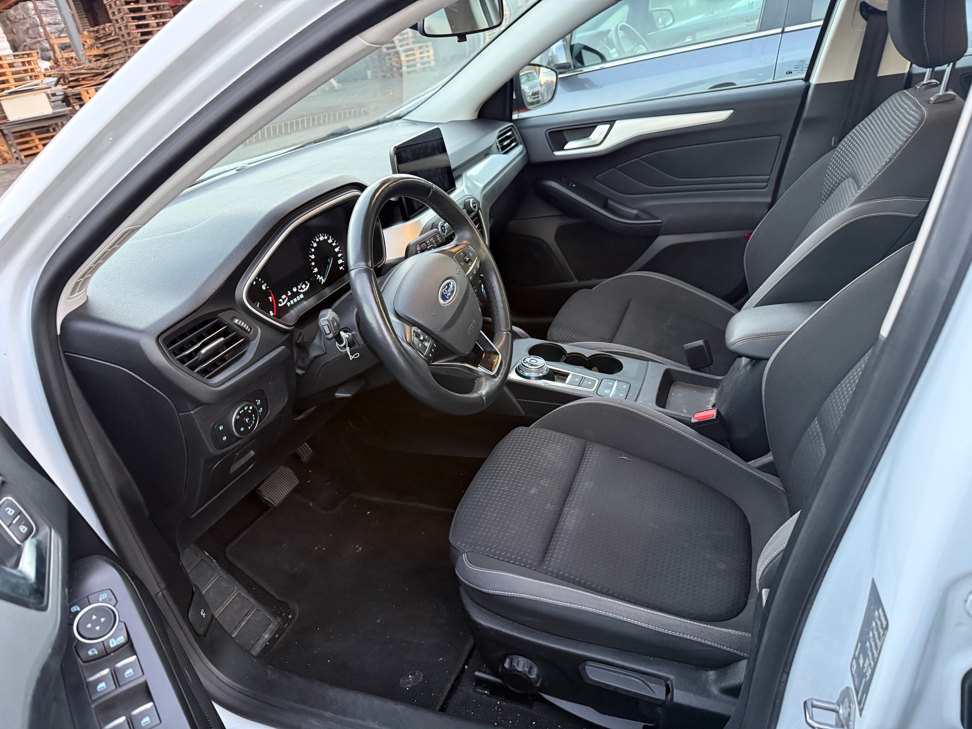 FORD Focus 1.0 SCTi Cool Connect Automatic-image-7