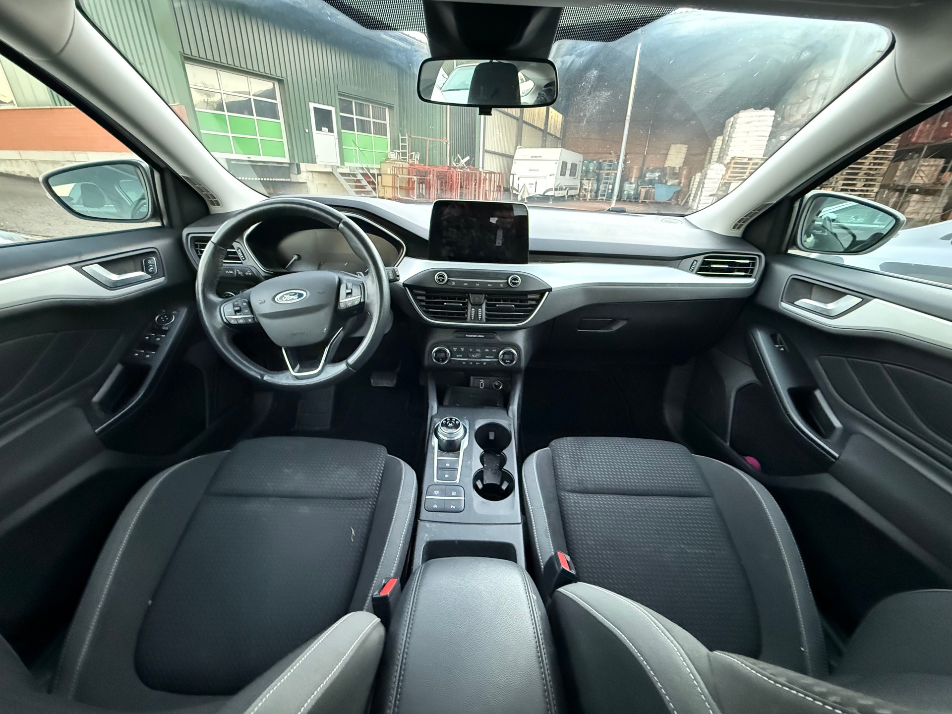 FORD Focus 1.0 SCTi Cool Connect Automatic-image-9