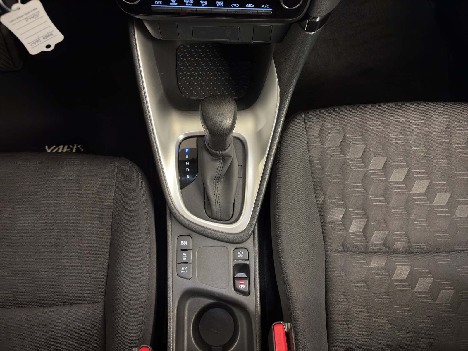 TOYOTA Yaris 1.5 Comfort e-CVT-image-15