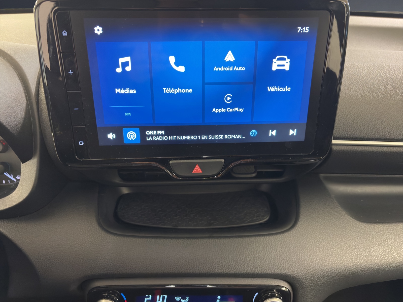 TOYOTA Yaris 1.5 Comfort e-CVT-image-14