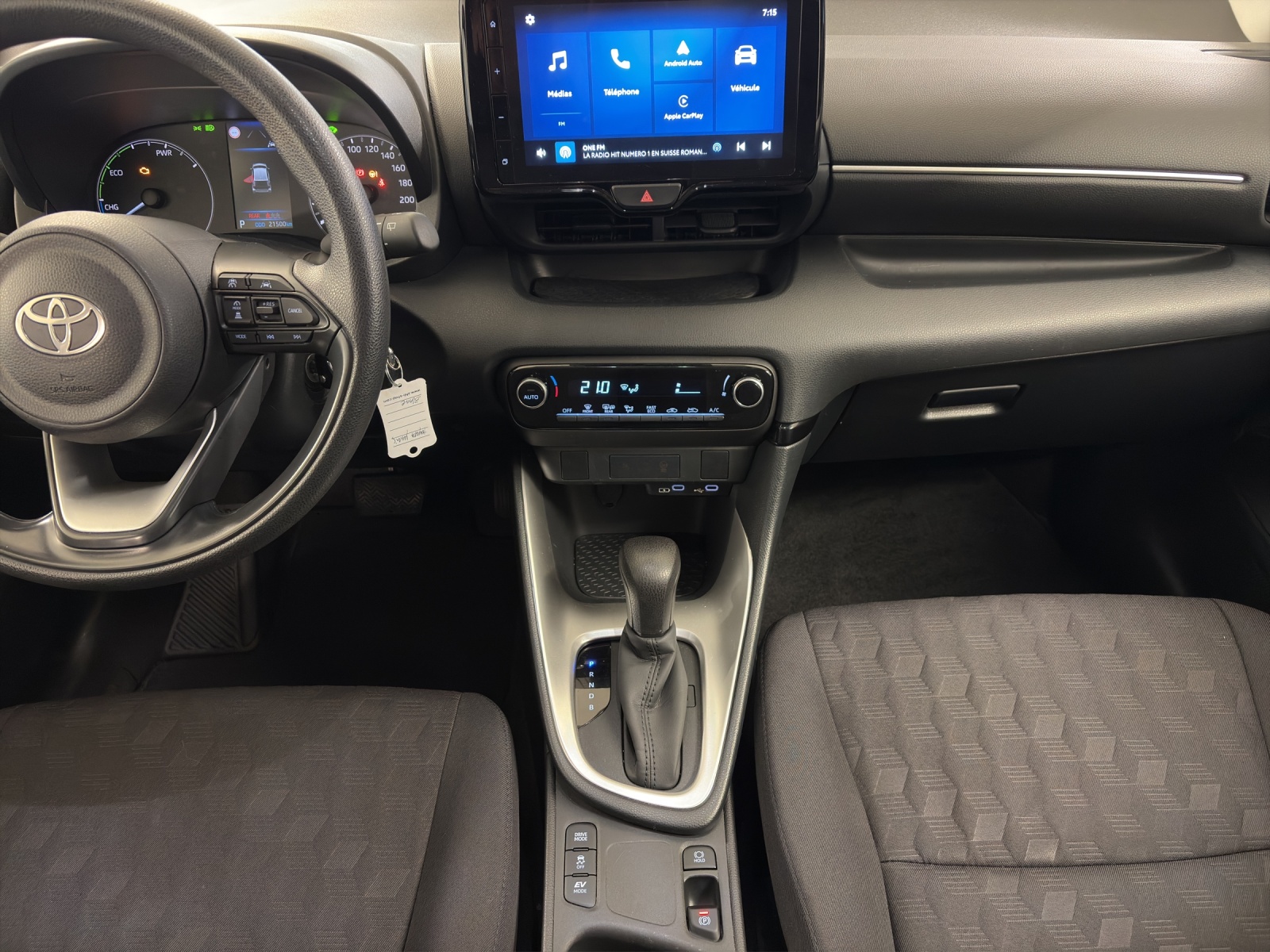 TOYOTA Yaris 1.5 Comfort e-CVT-image-11