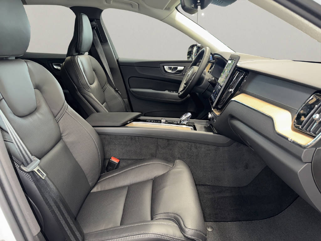 VOLVO XC60 2.0 T6 TE Ultra Dark eAWD-image-8